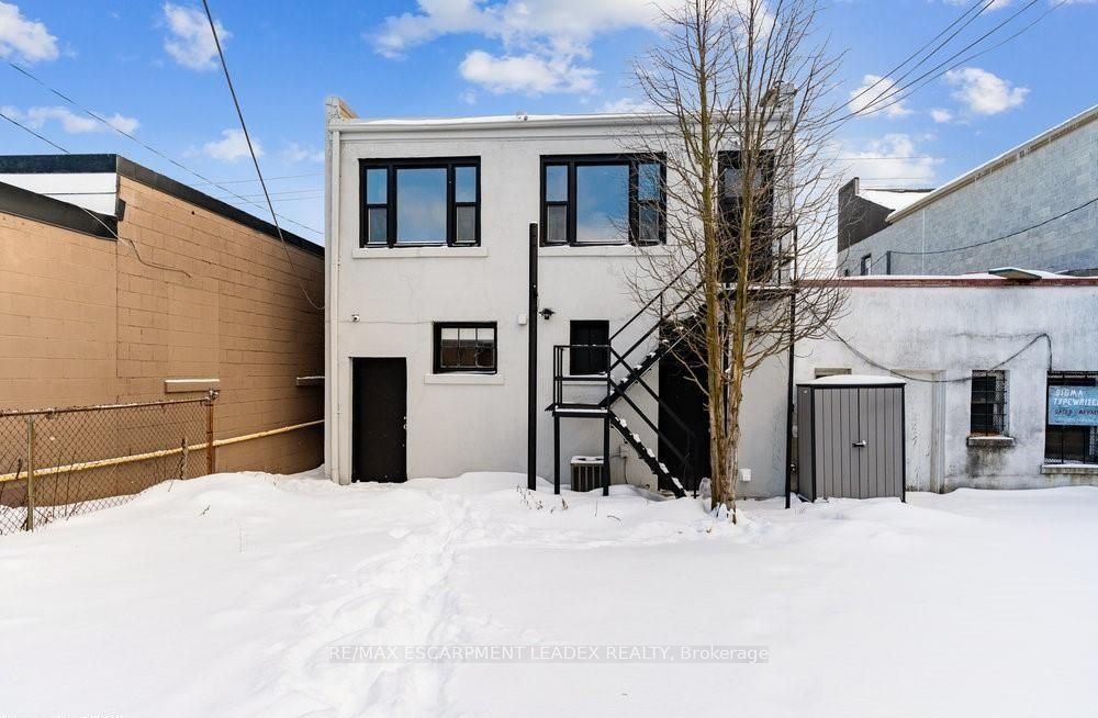 598 Upper James Street A Property Photo 4