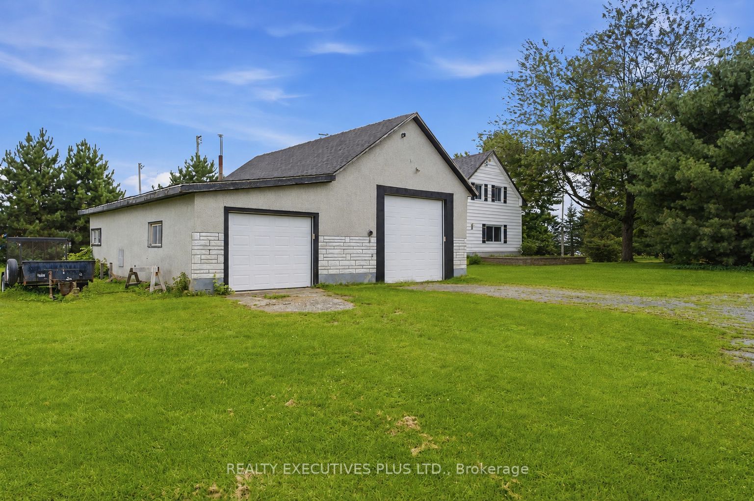 3705 Champlain Street E Property Photo 2