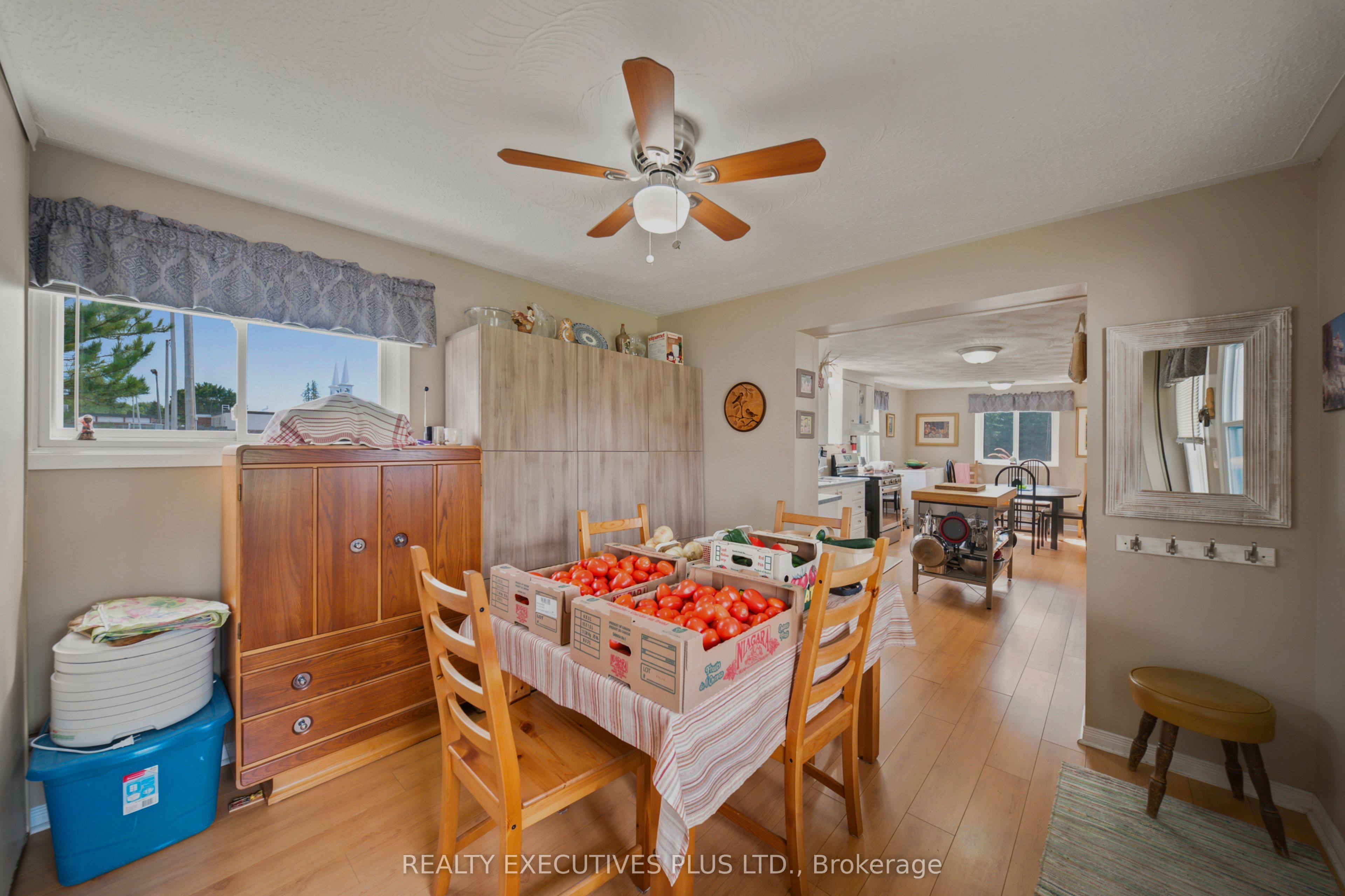 3705 Champlain Street E Property Photo 5