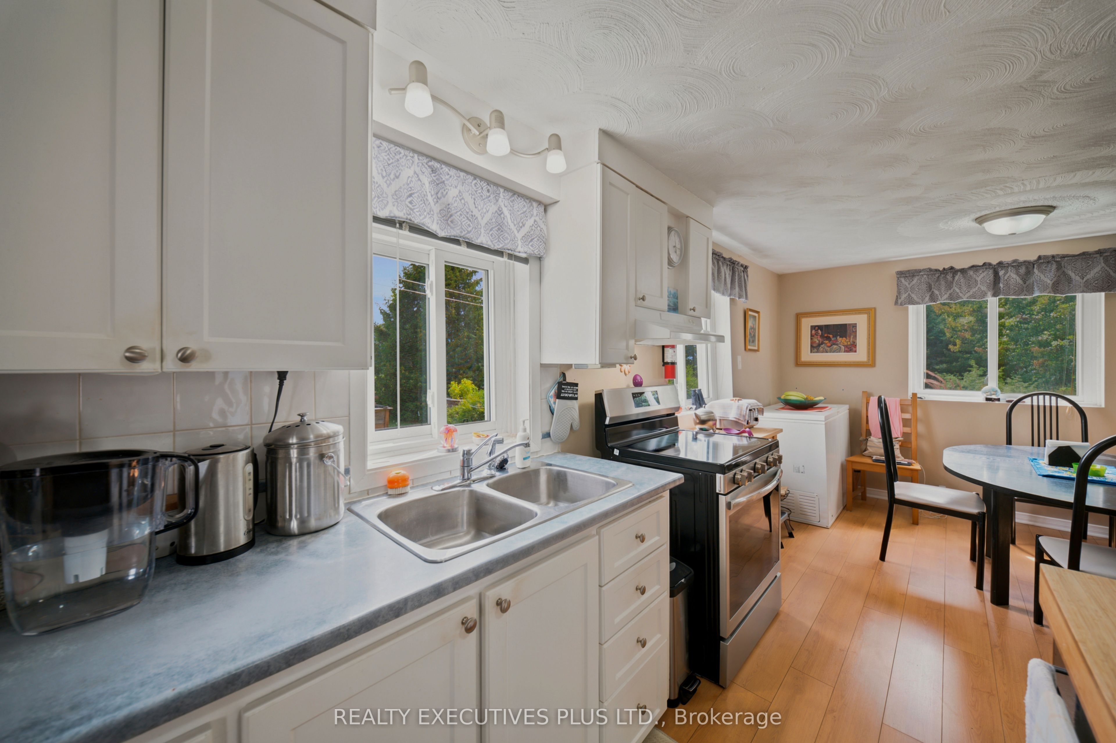 3705 Champlain Street E Property Photo 6