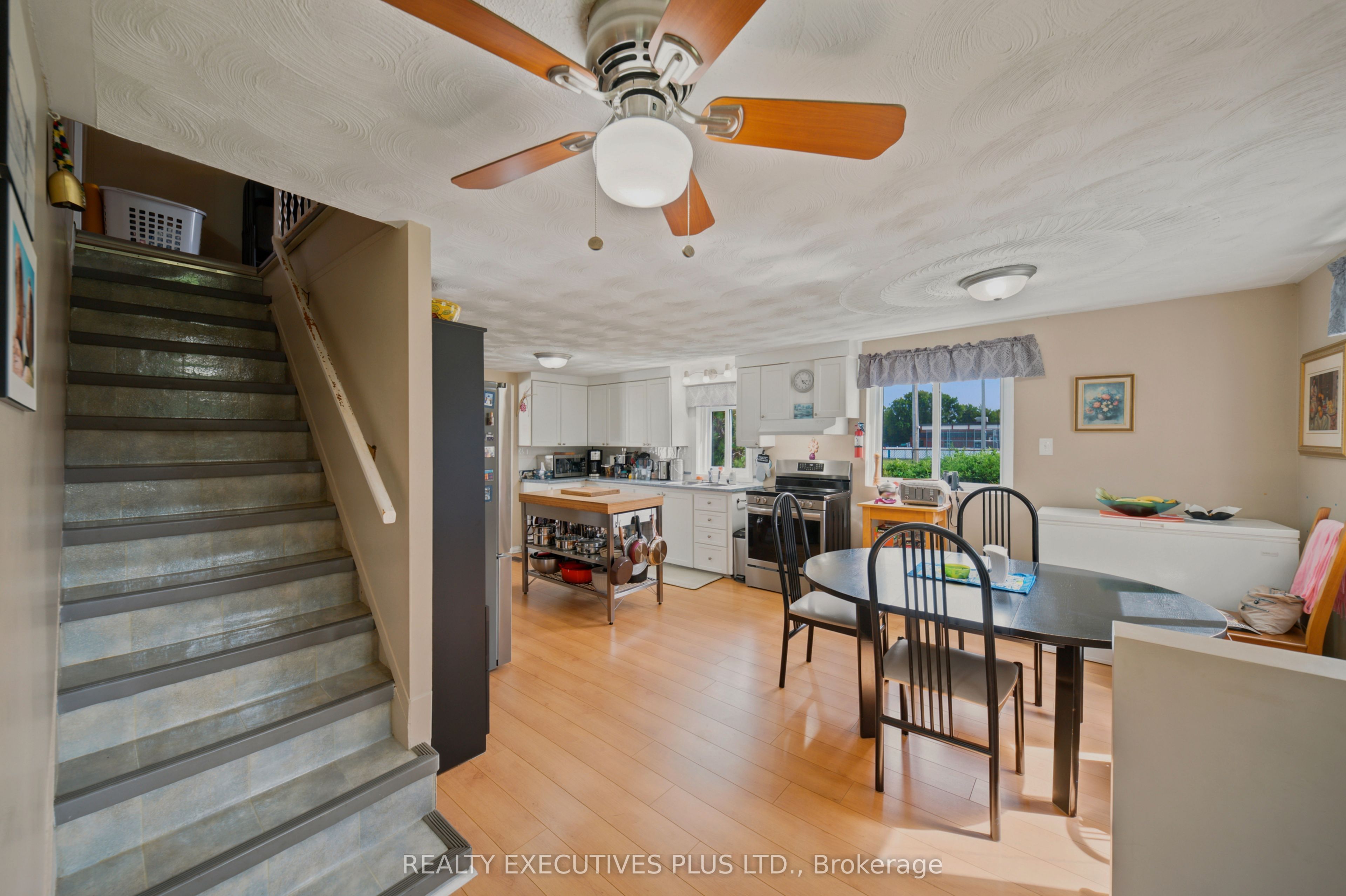 3705 Champlain Street E Property Photo 12