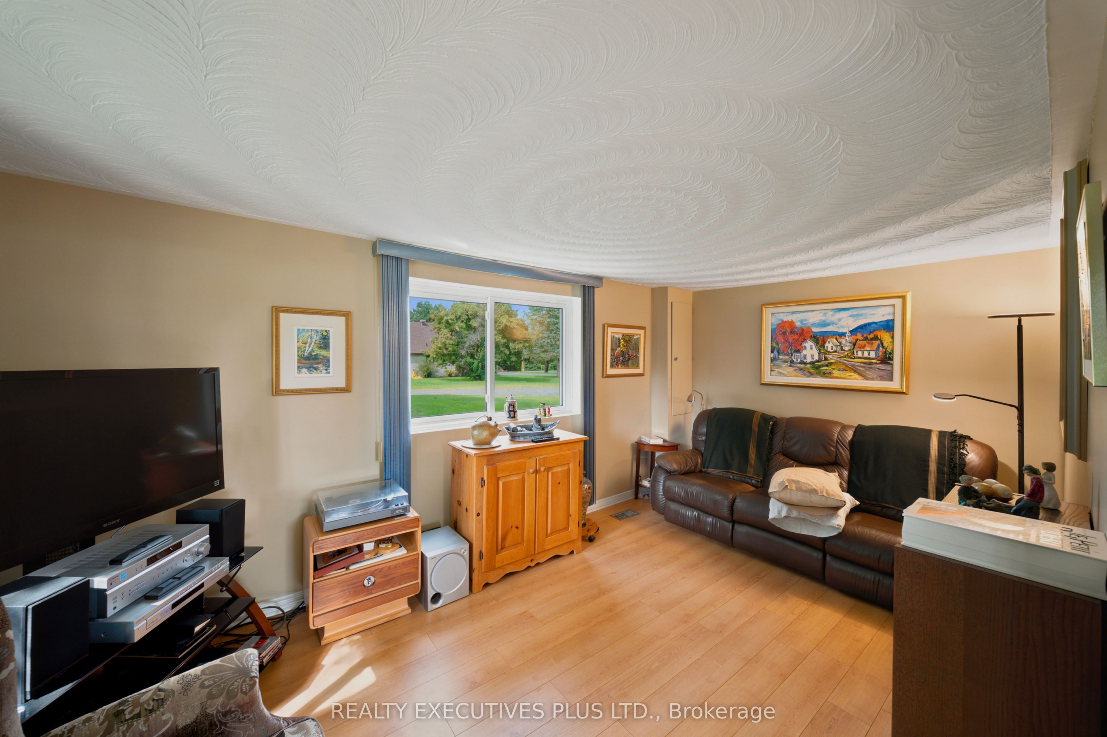 3705 Champlain Street E Property Photo 13