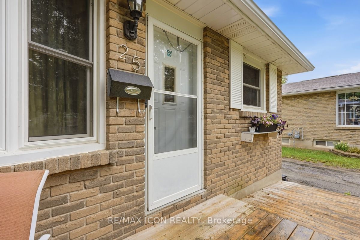 25 Upcott Crescent Property Photo 4