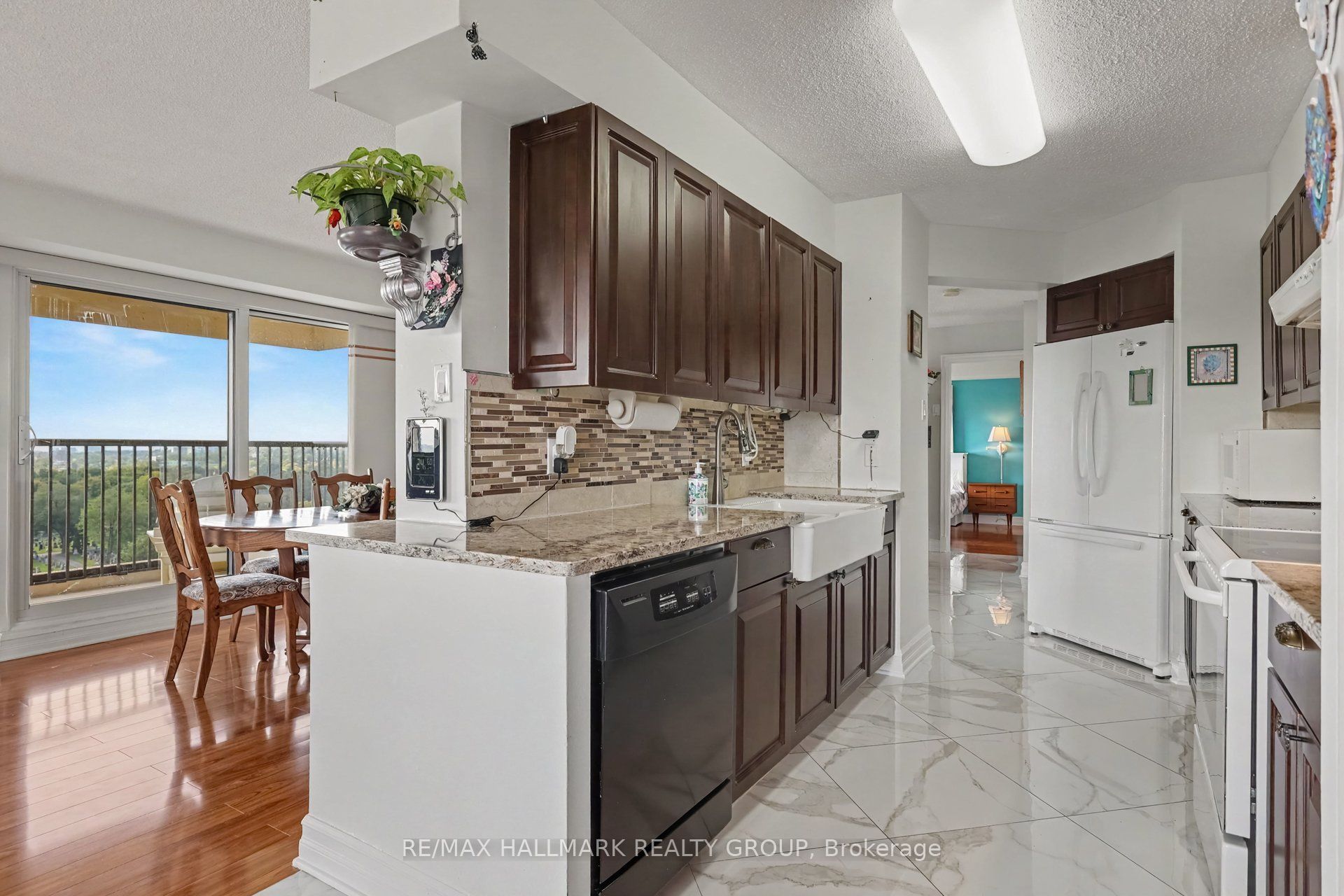 545 St Laurent Boulevard 805 Property Photo 14