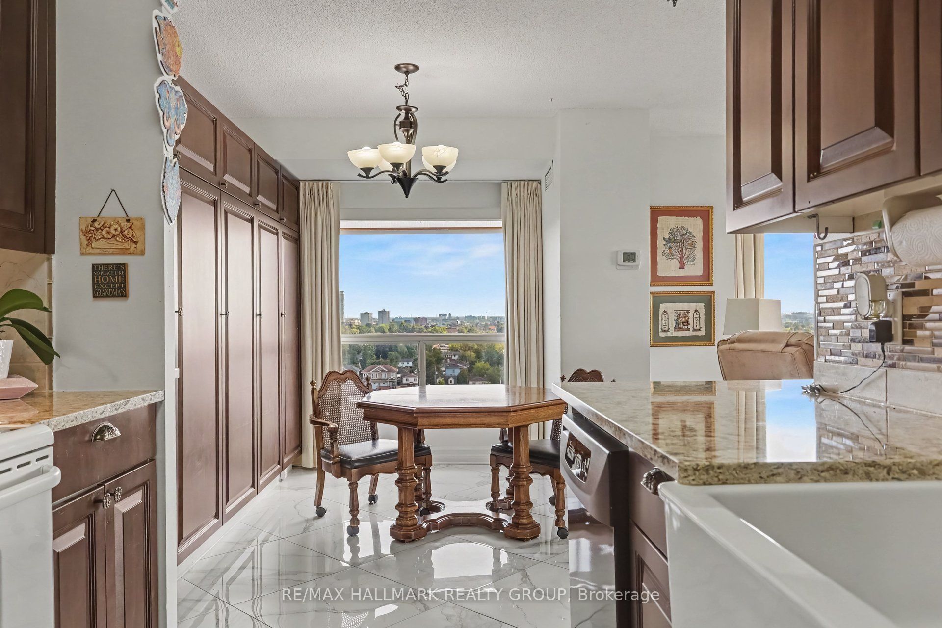 545 St Laurent Boulevard 805 Property Photo 16
