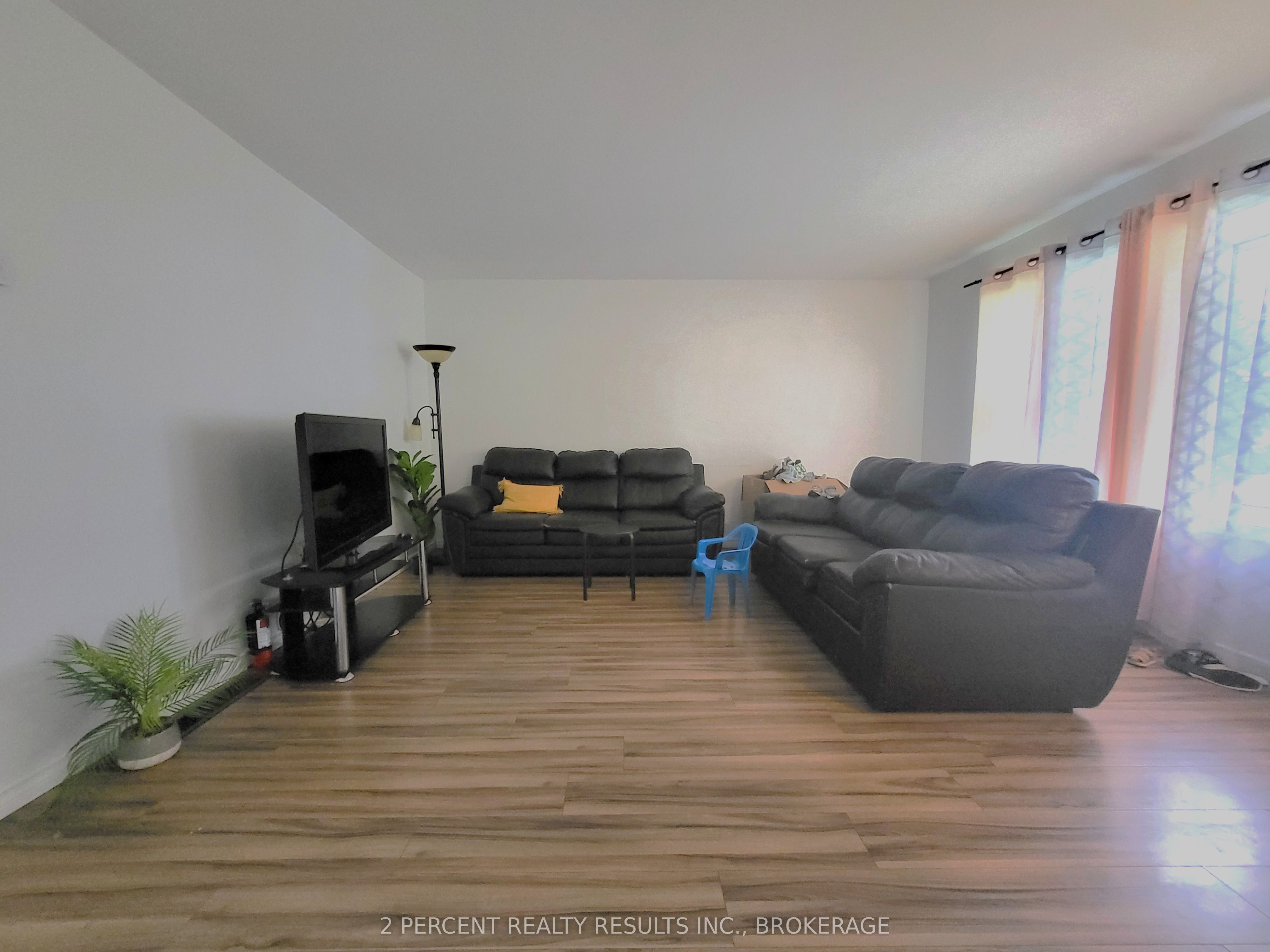 928 Oakview Avenue Property Photo 2