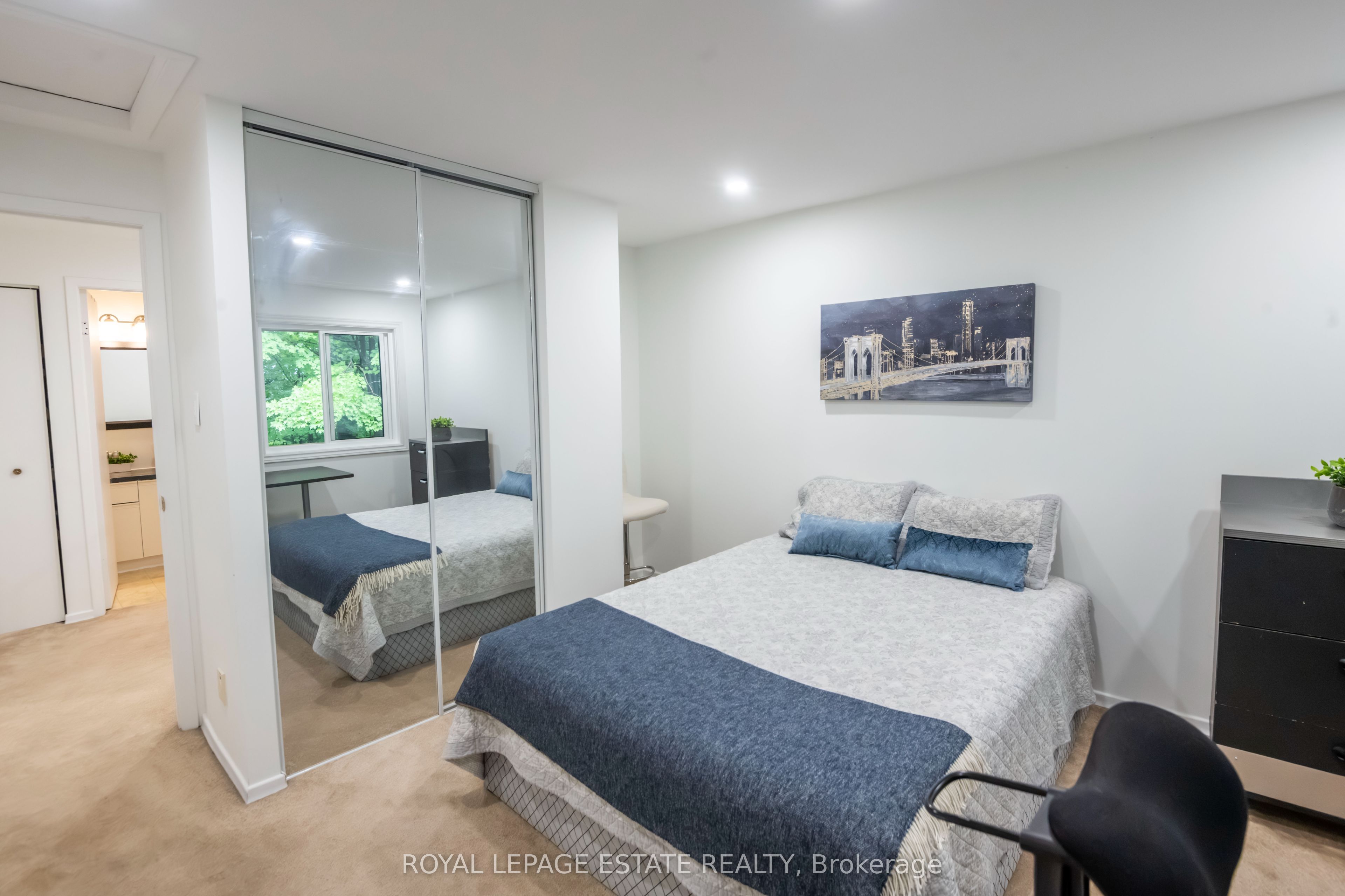 228 Kingswood Drive 3 Property Photo 25