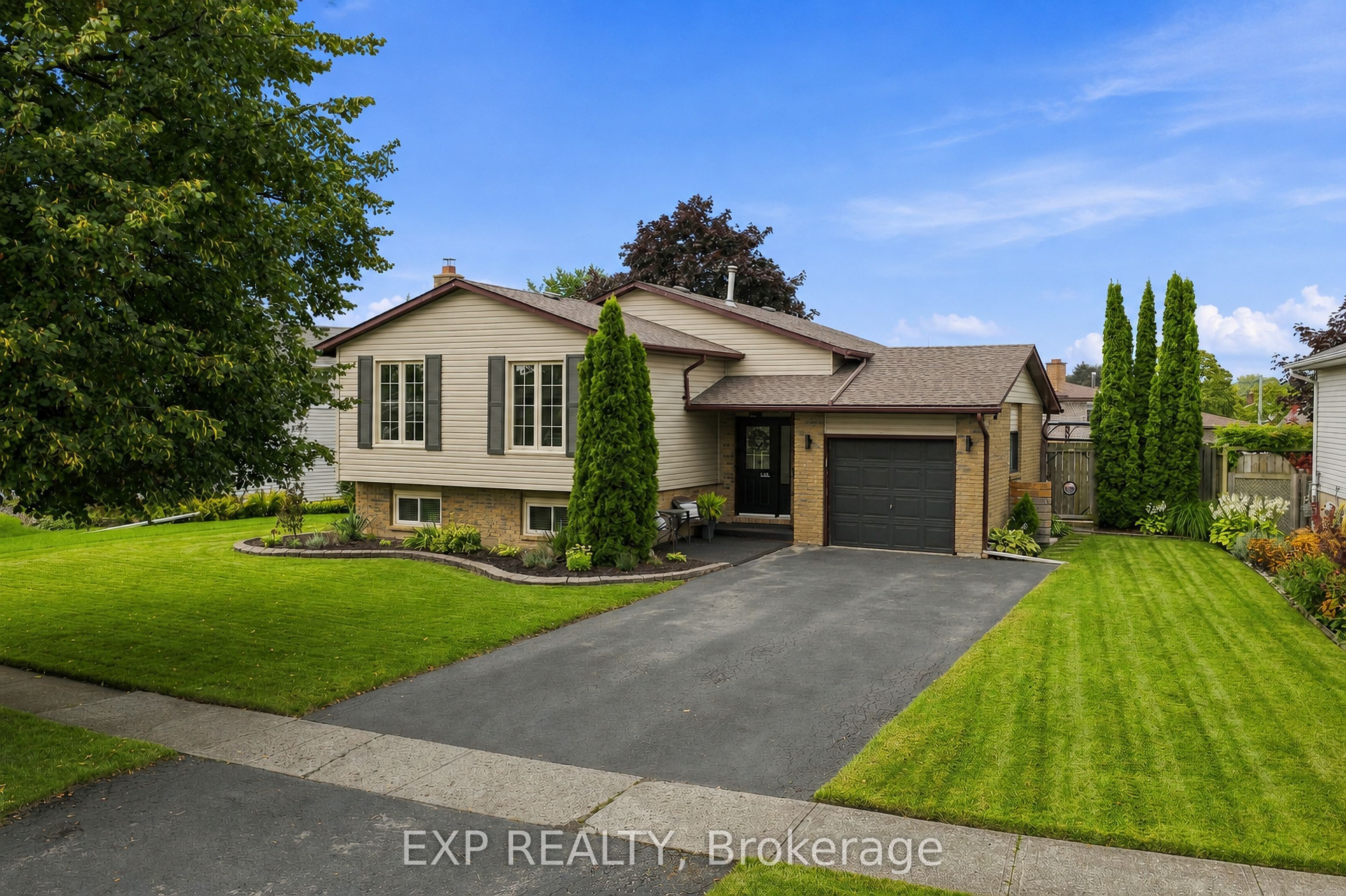 72 Acadia Drive Property Photo 1