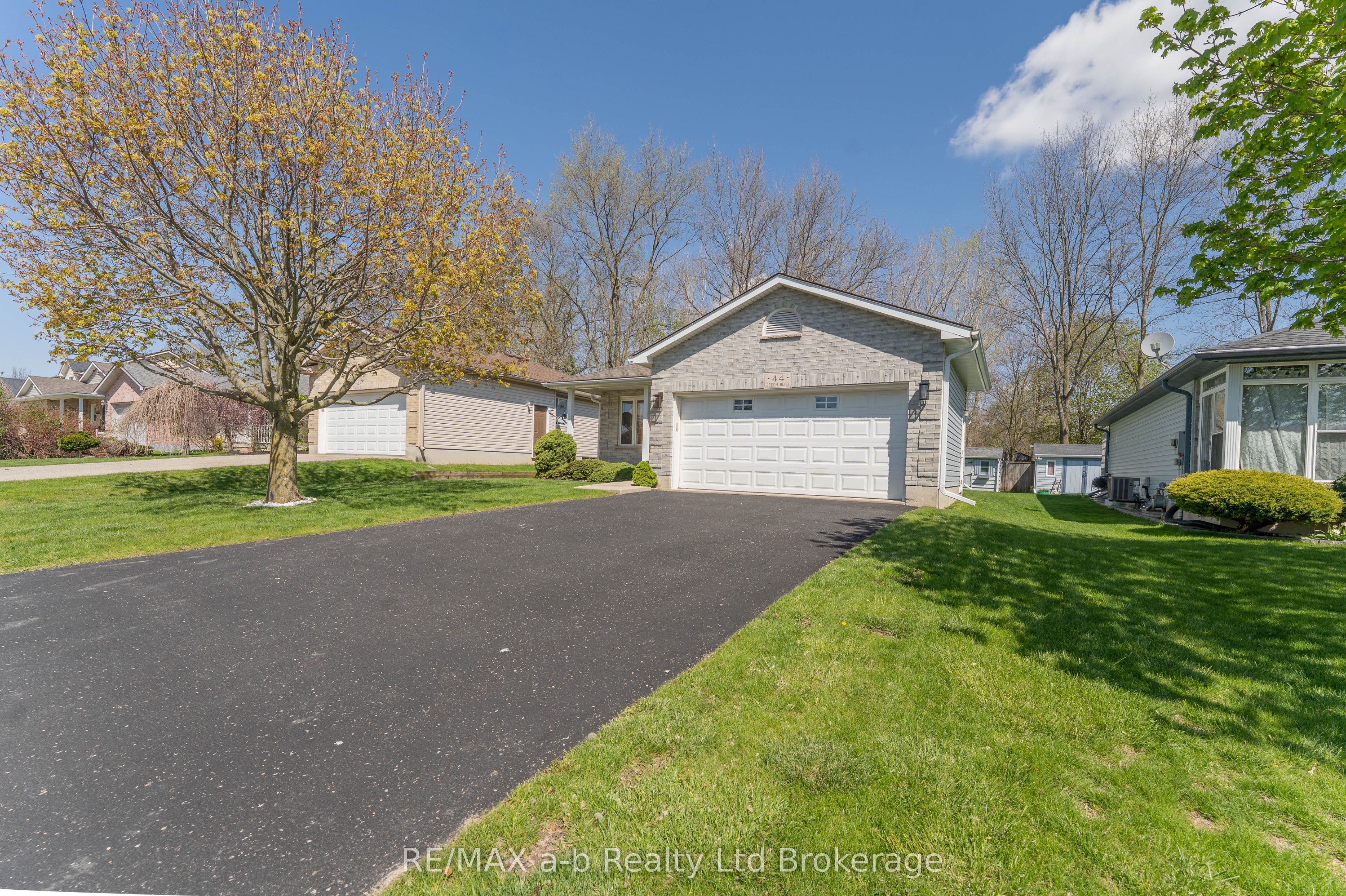 44 Beech Boulevard Property Photo 3