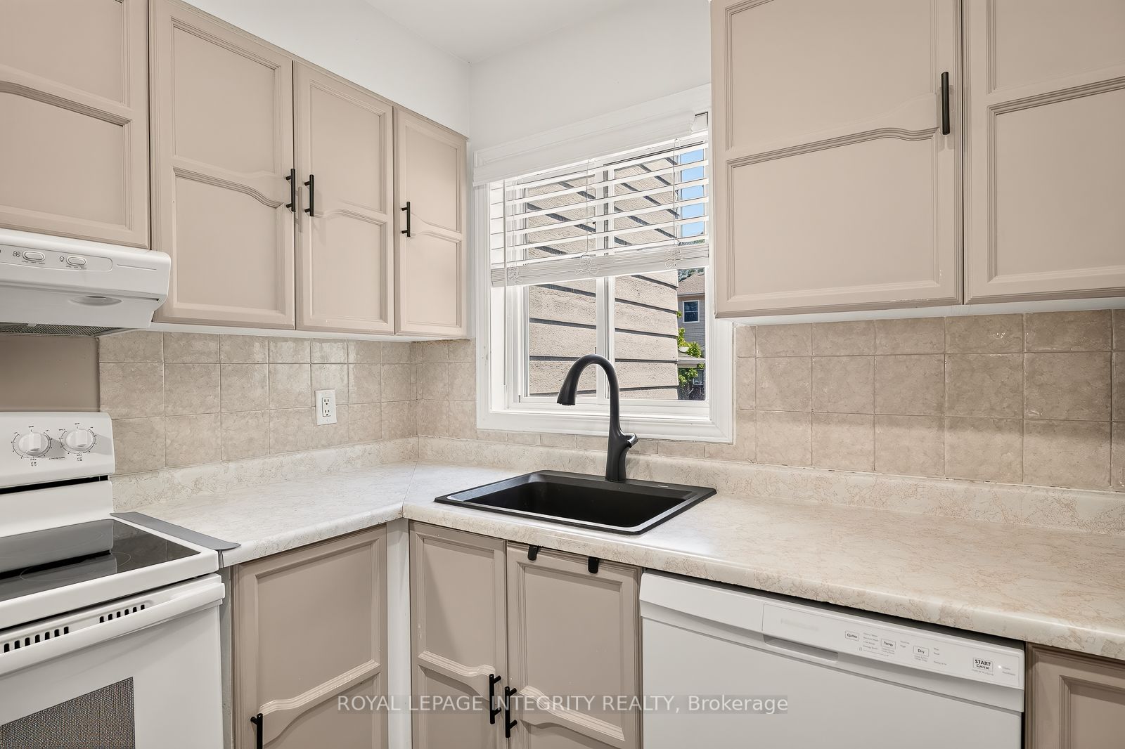 16 Stamford Private Property Photo 17
