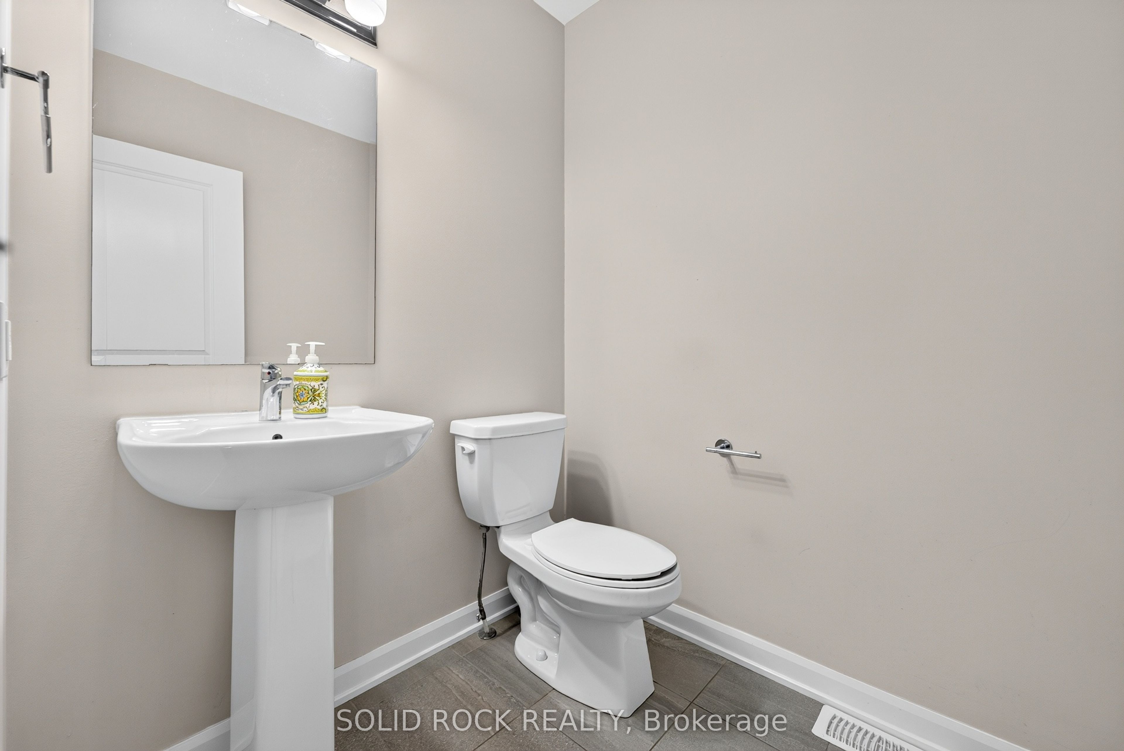 308 Drumlish Lane Property Photo 8