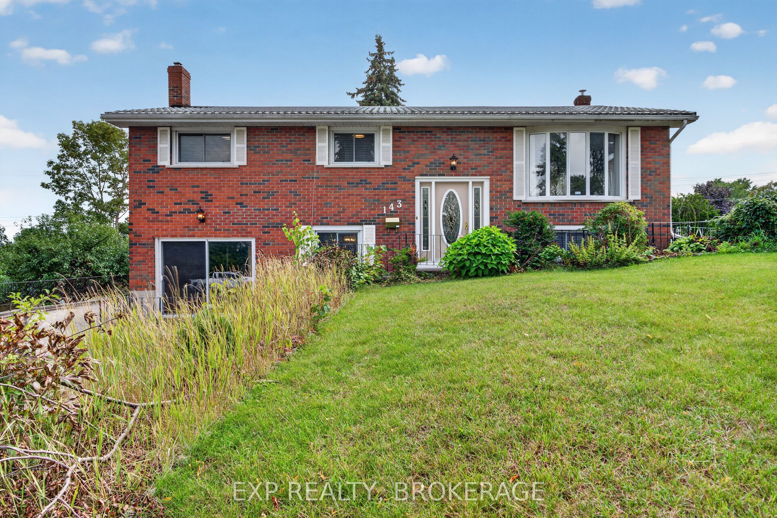 143 Morenz Crescent Property Photo 2