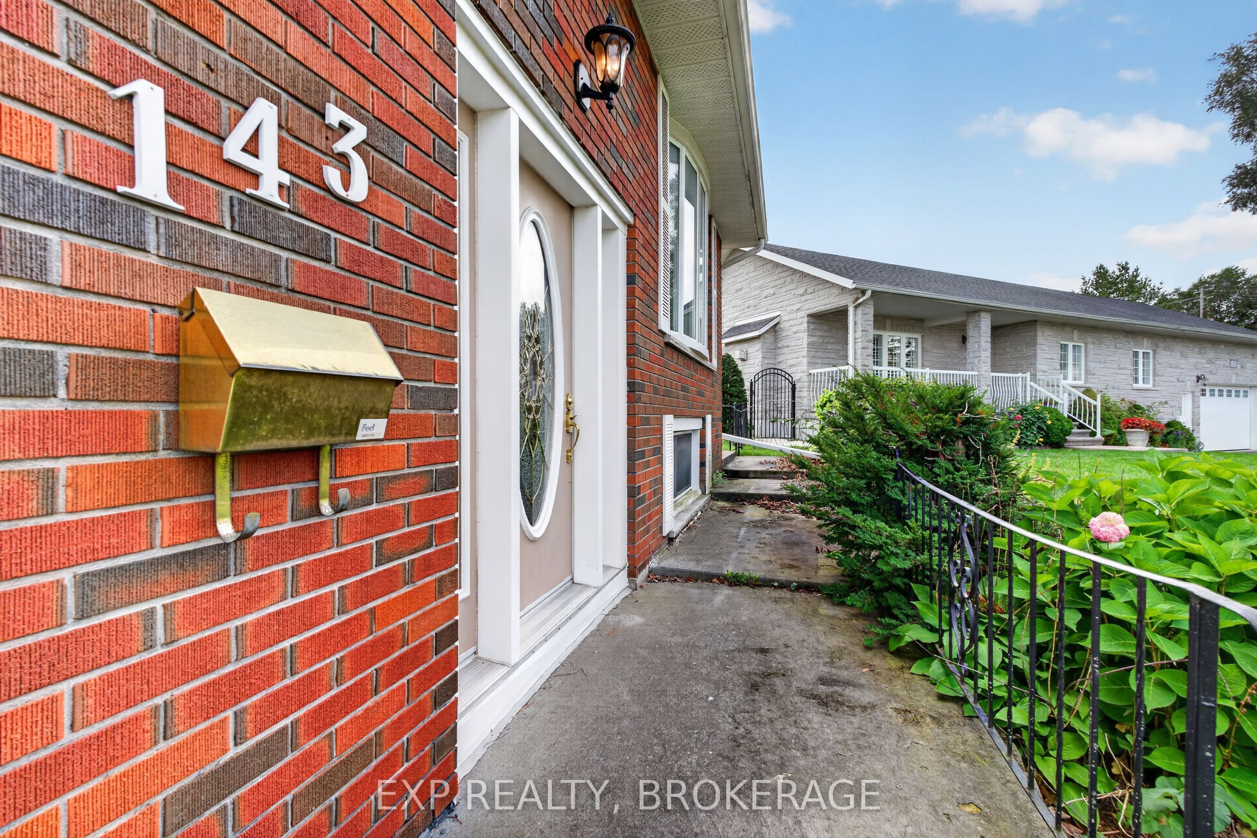143 Morenz Crescent Property Photo 3