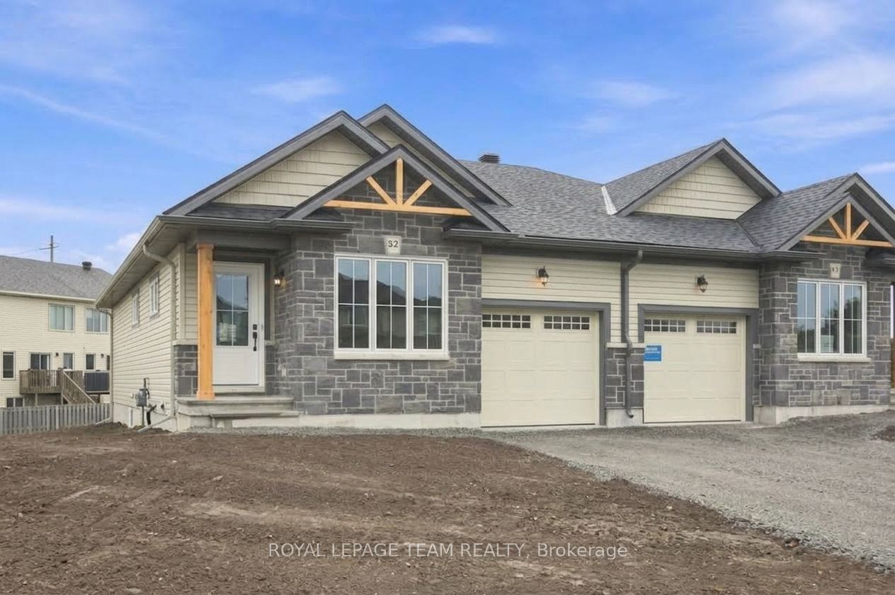 52 Whitcomb Crescent Property Photo 2
