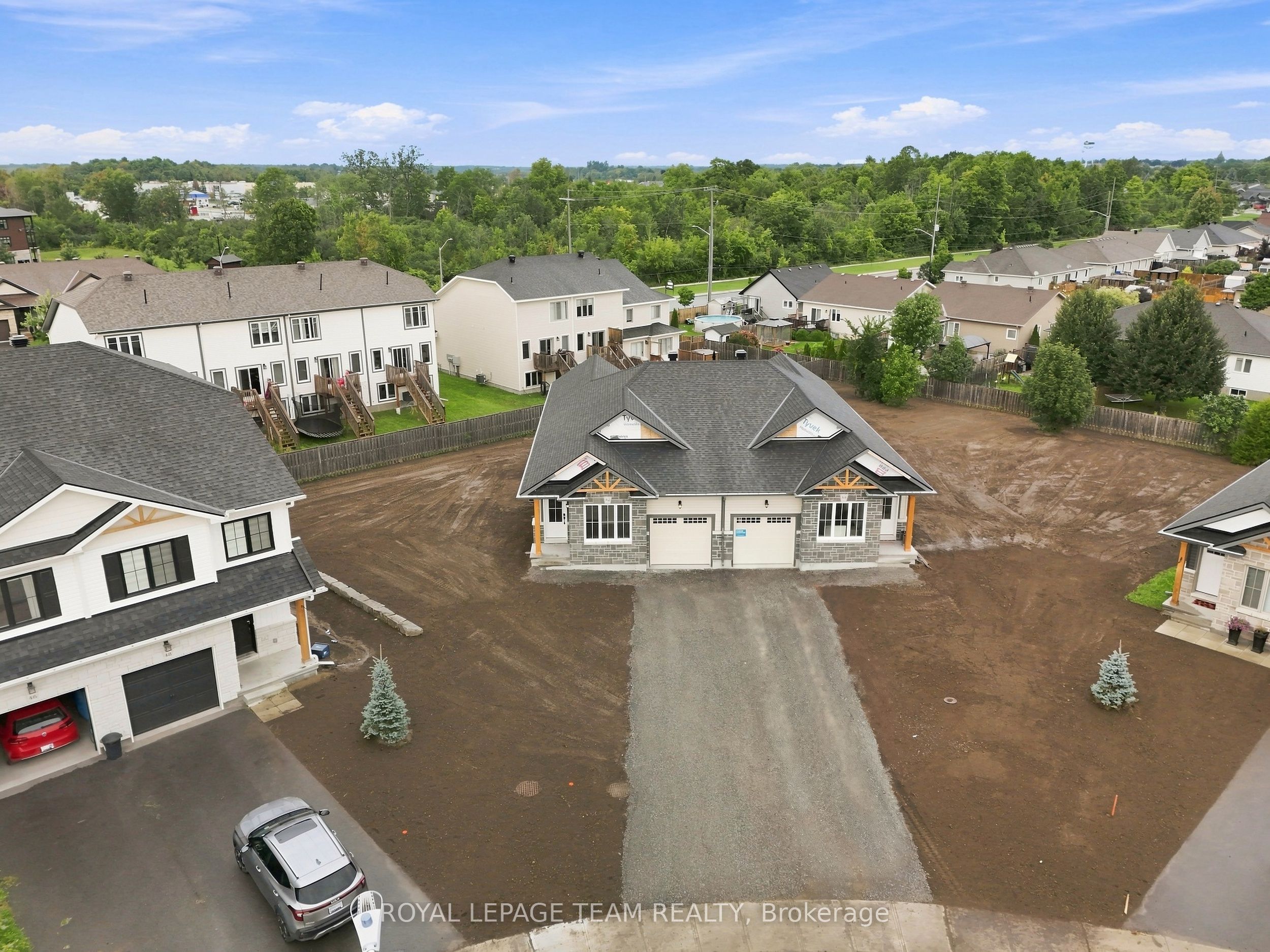 52 Whitcomb Crescent Property Photo 4