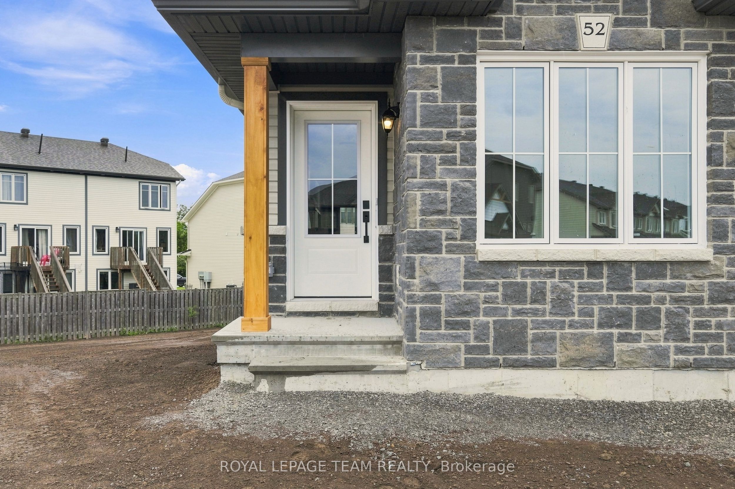 52 Whitcomb Crescent Property Photo 7