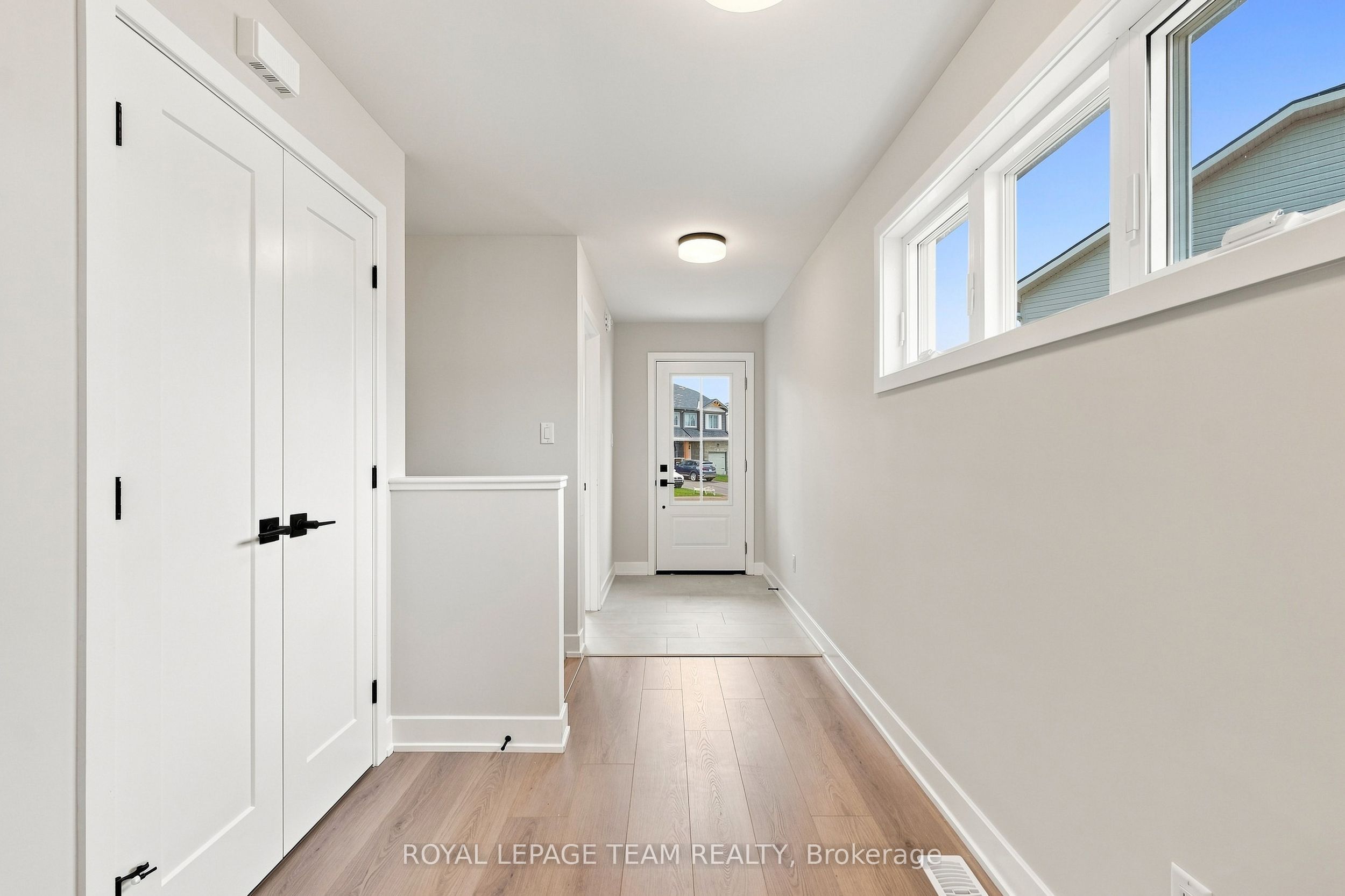 52 Whitcomb Crescent Property Photo 8