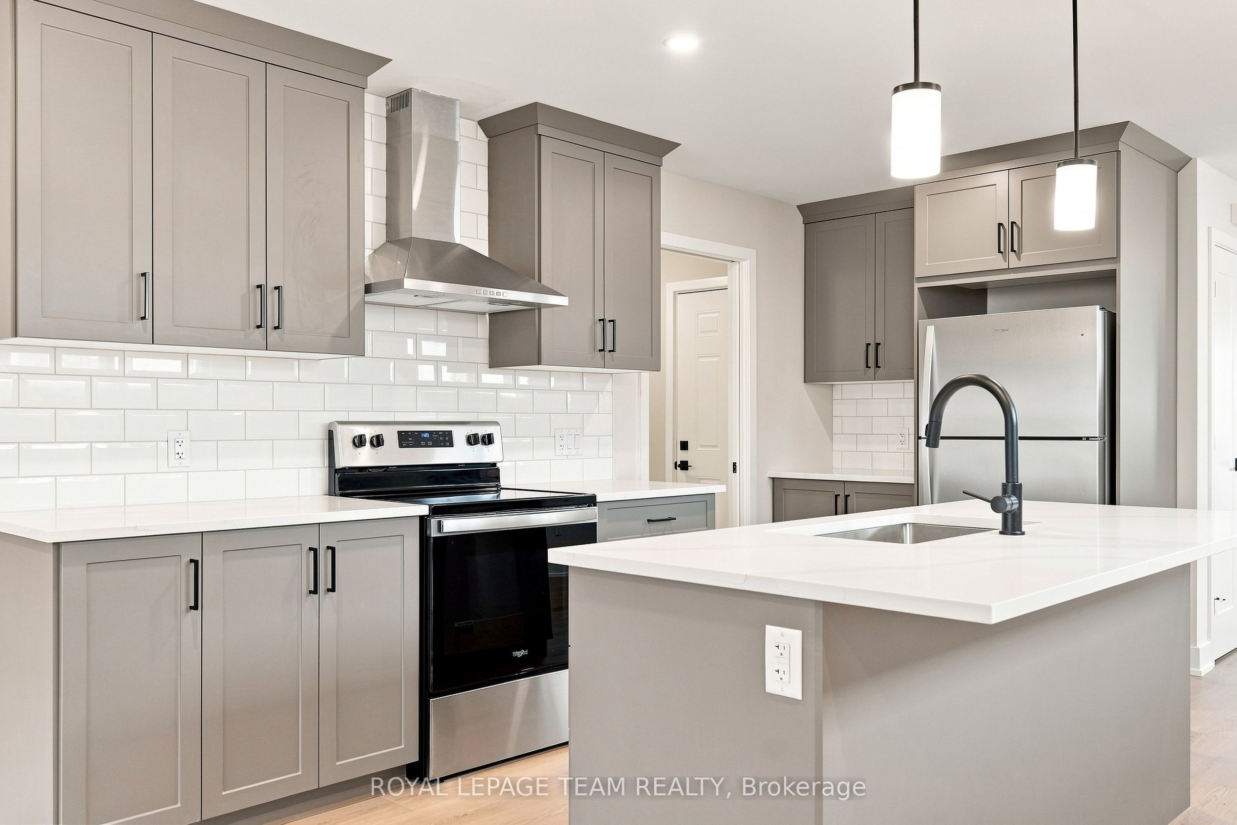 52 Whitcomb Crescent Property Photo 10