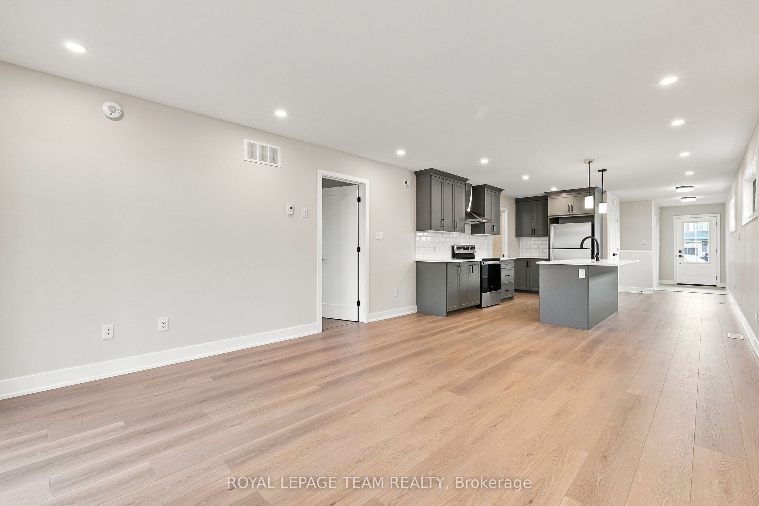 52 Whitcomb Crescent Property Photo 16