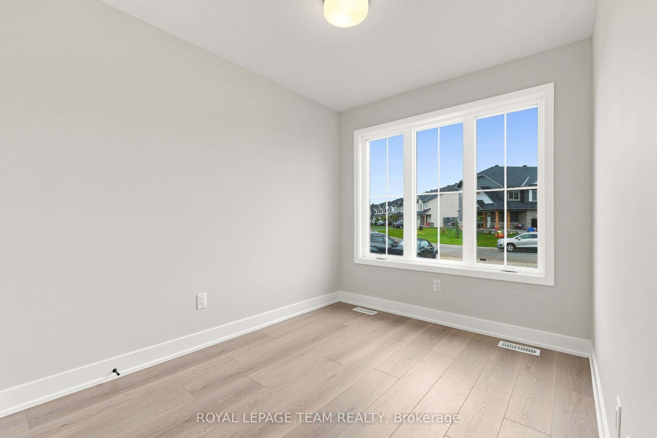 52 Whitcomb Crescent Property Photo 28