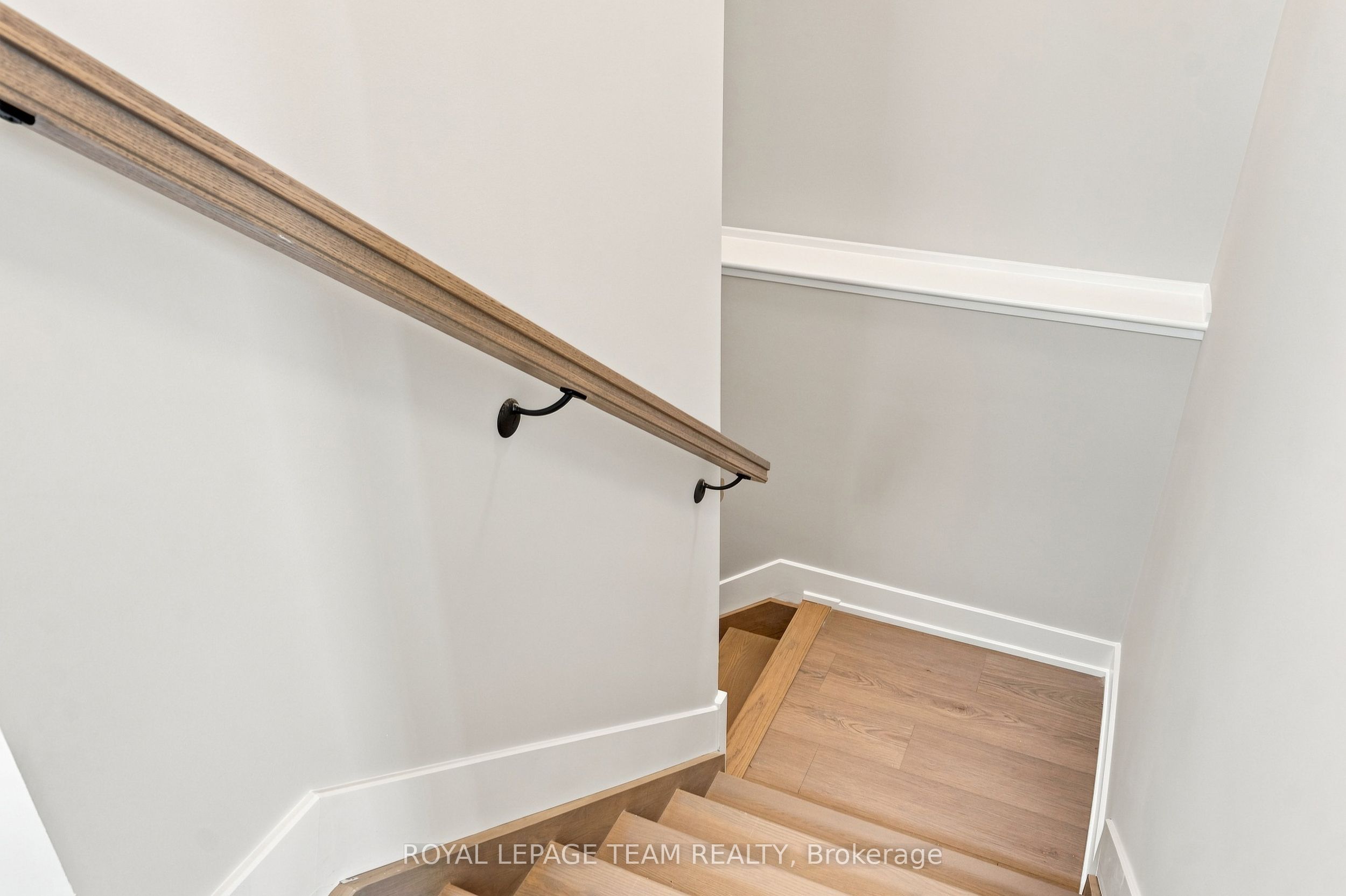 52 Whitcomb Crescent Property Photo 32
