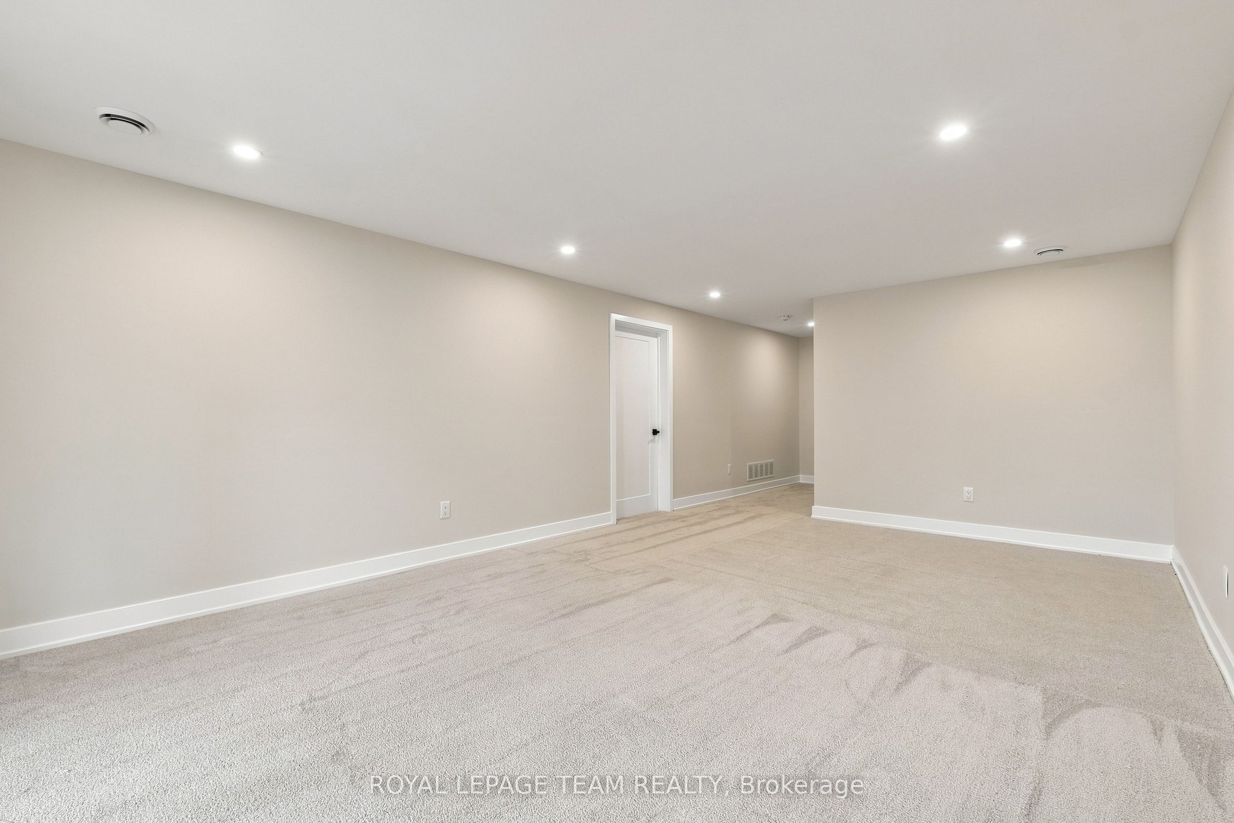 52 Whitcomb Crescent Property Photo 33