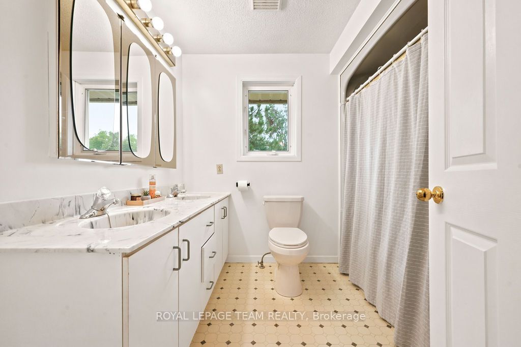 13 Springfield Drive Property Photo 37