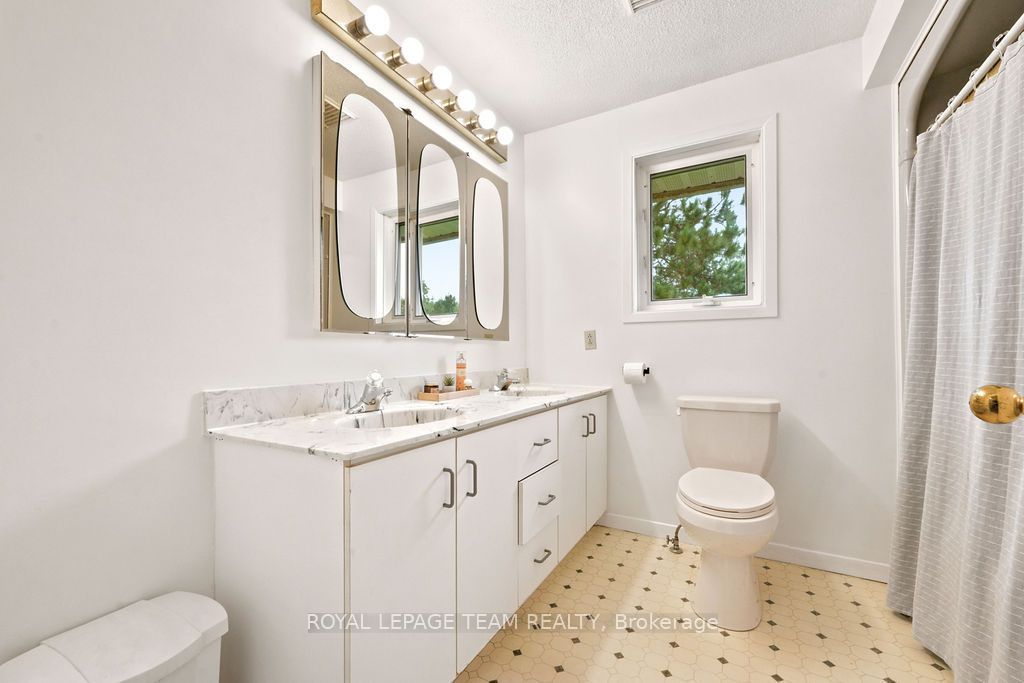 13 Springfield Drive Property Photo 38