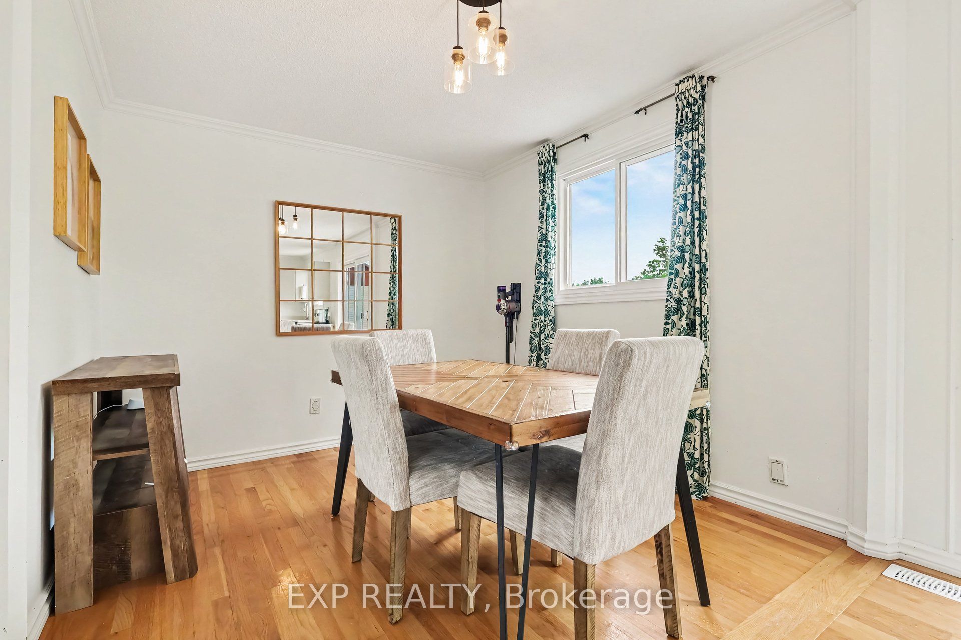 18 Centre Street Property Photo 8