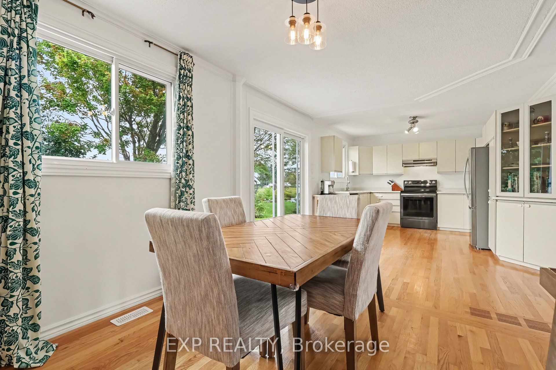 18 Centre Street Property Photo 11
