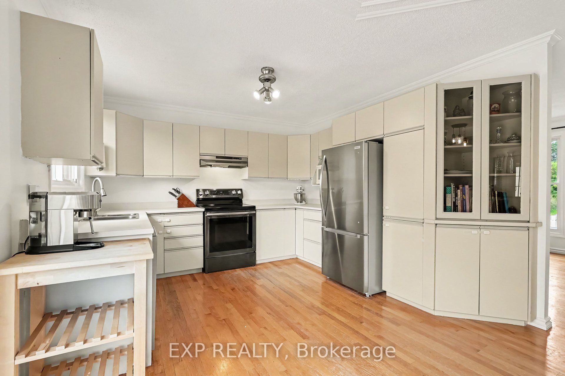 18 Centre Street Property Photo 14