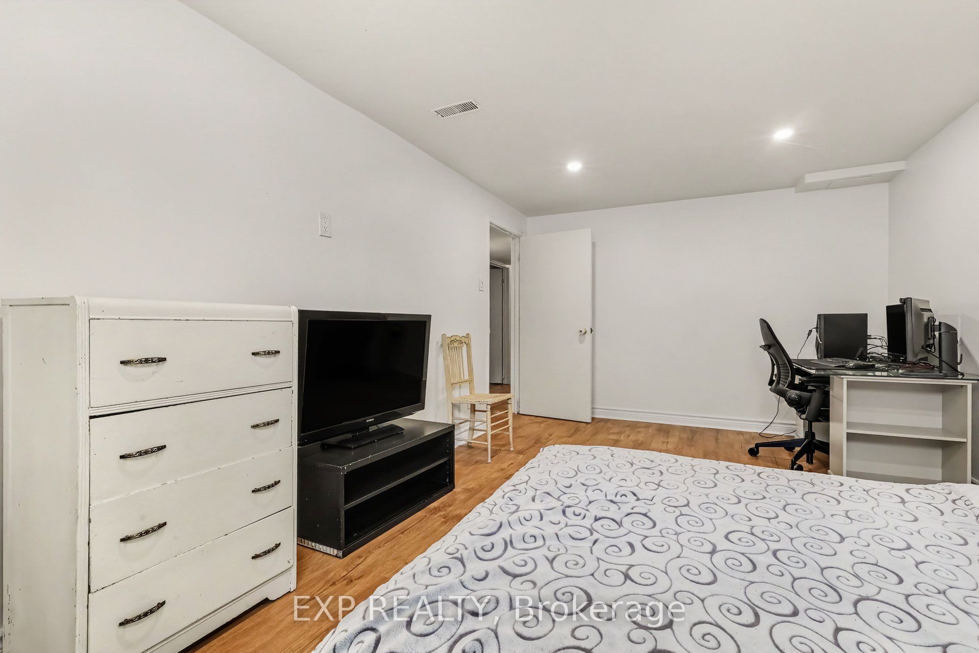 18 Centre Street Property Photo 22