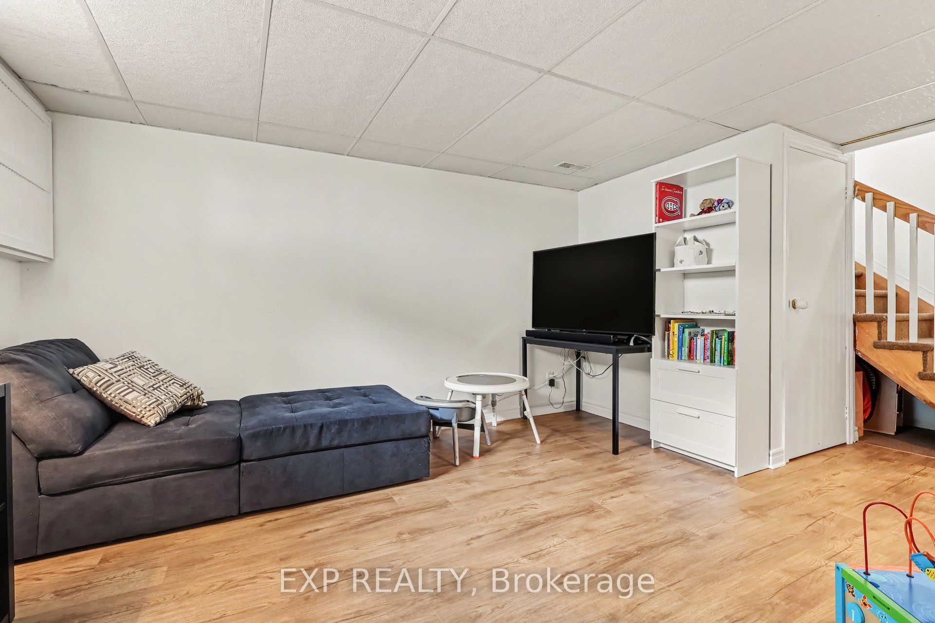18 Centre Street Property Photo 24