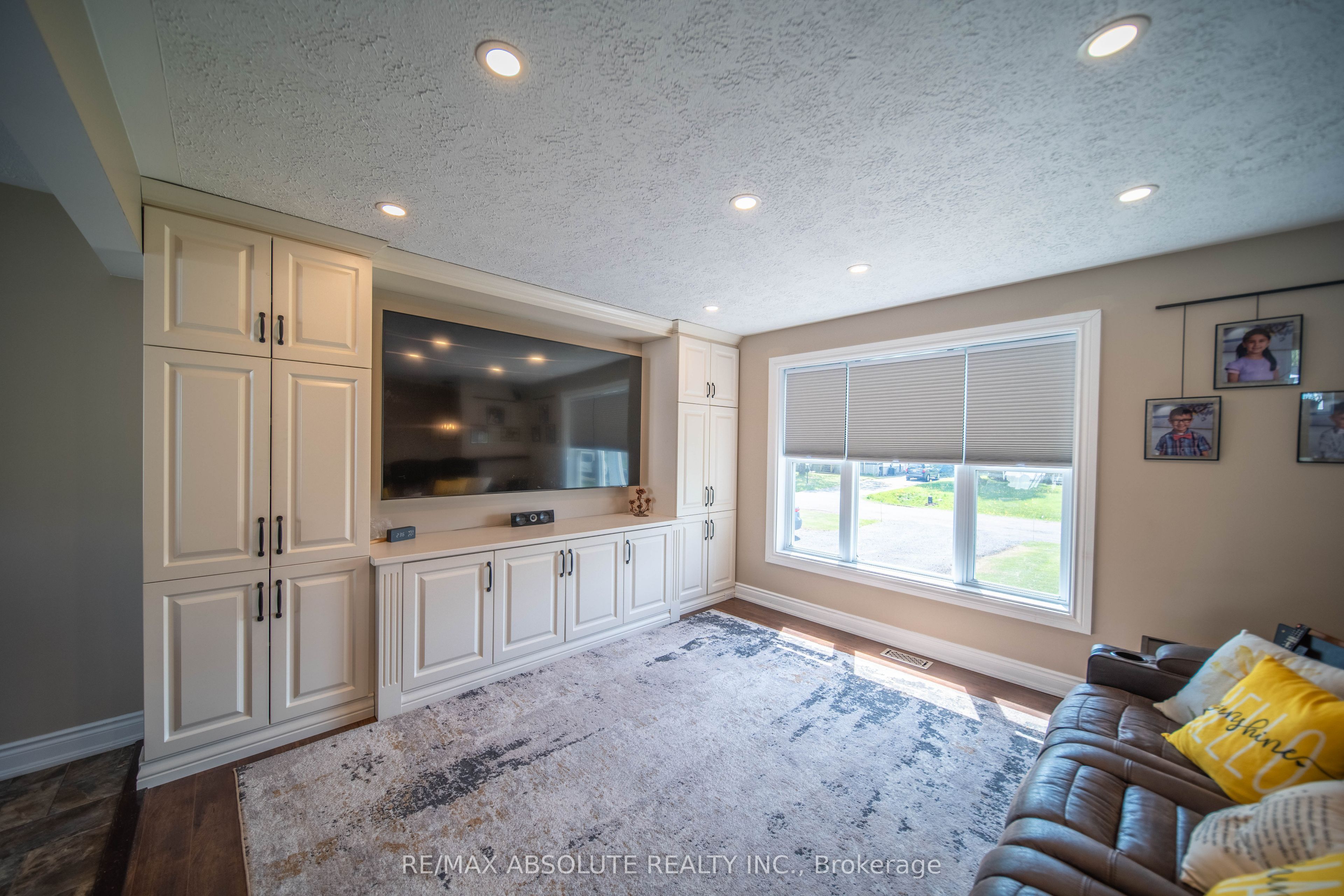38 Duchesse Crescent Property Photo 6