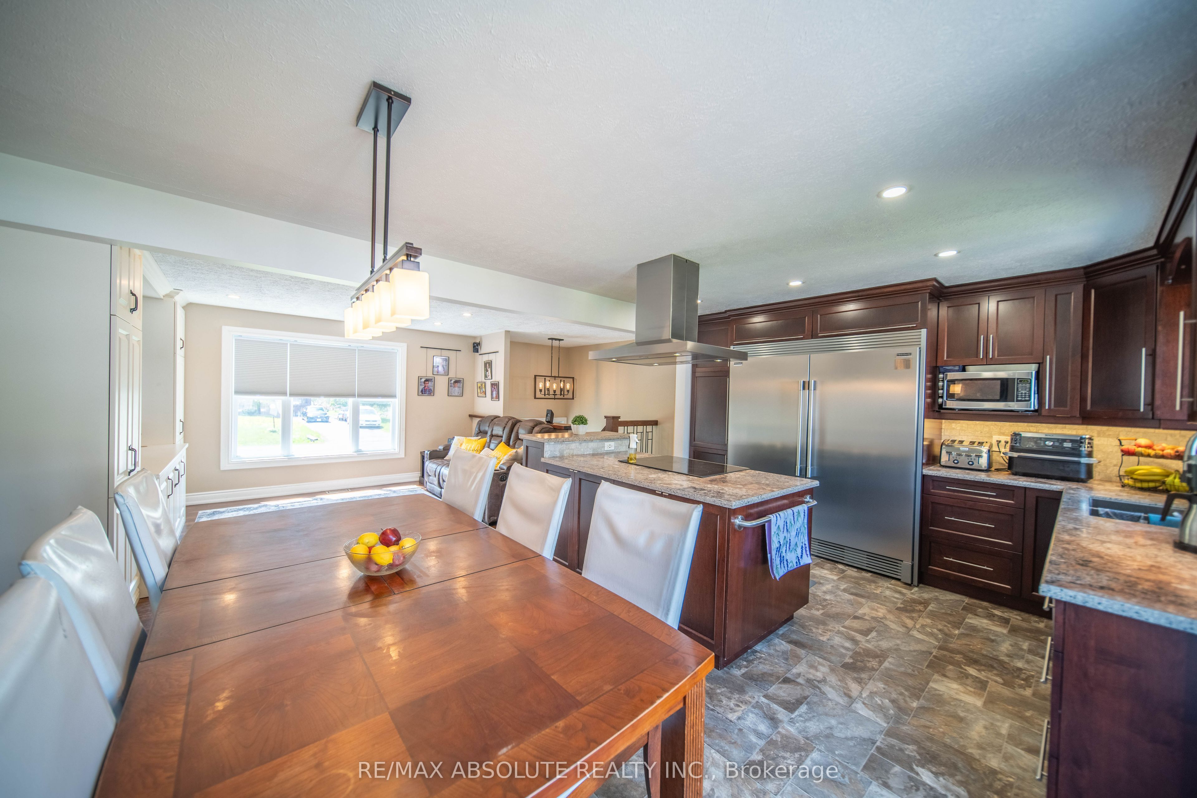 38 Duchesse Crescent Property Photo 8