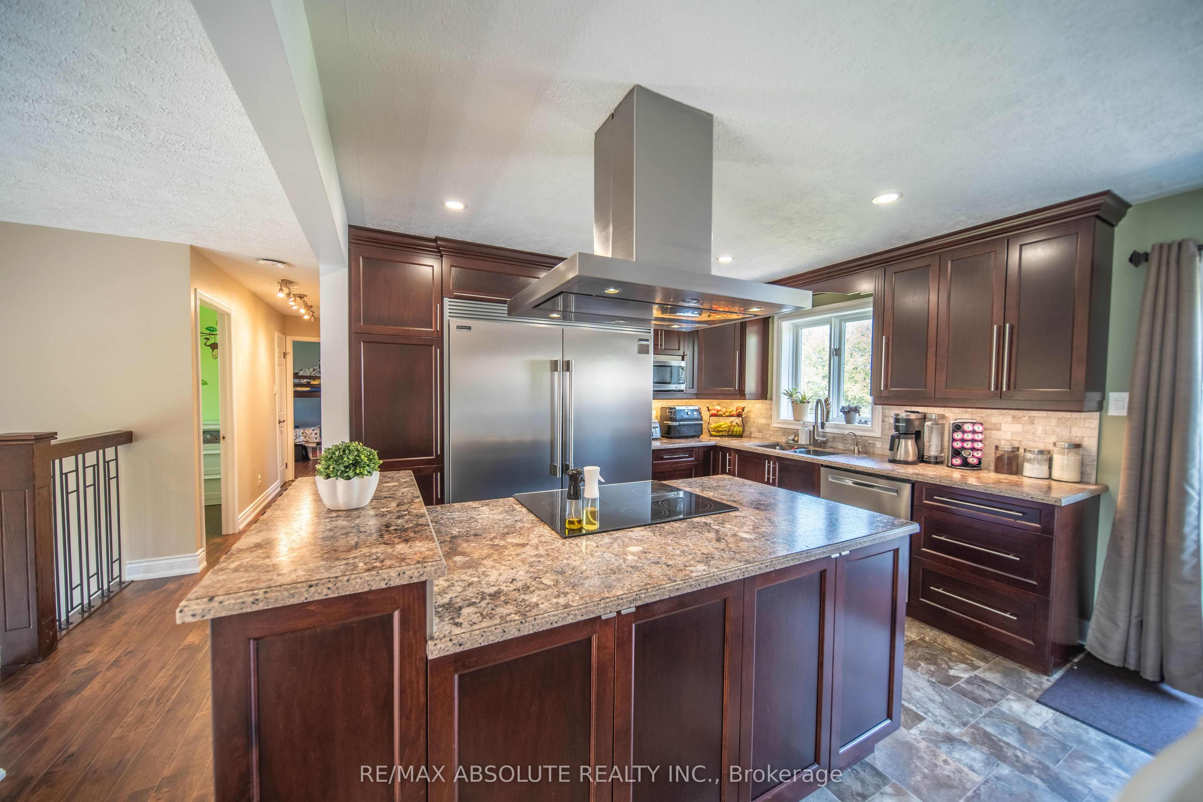 38 Duchesse Crescent Property Photo 10