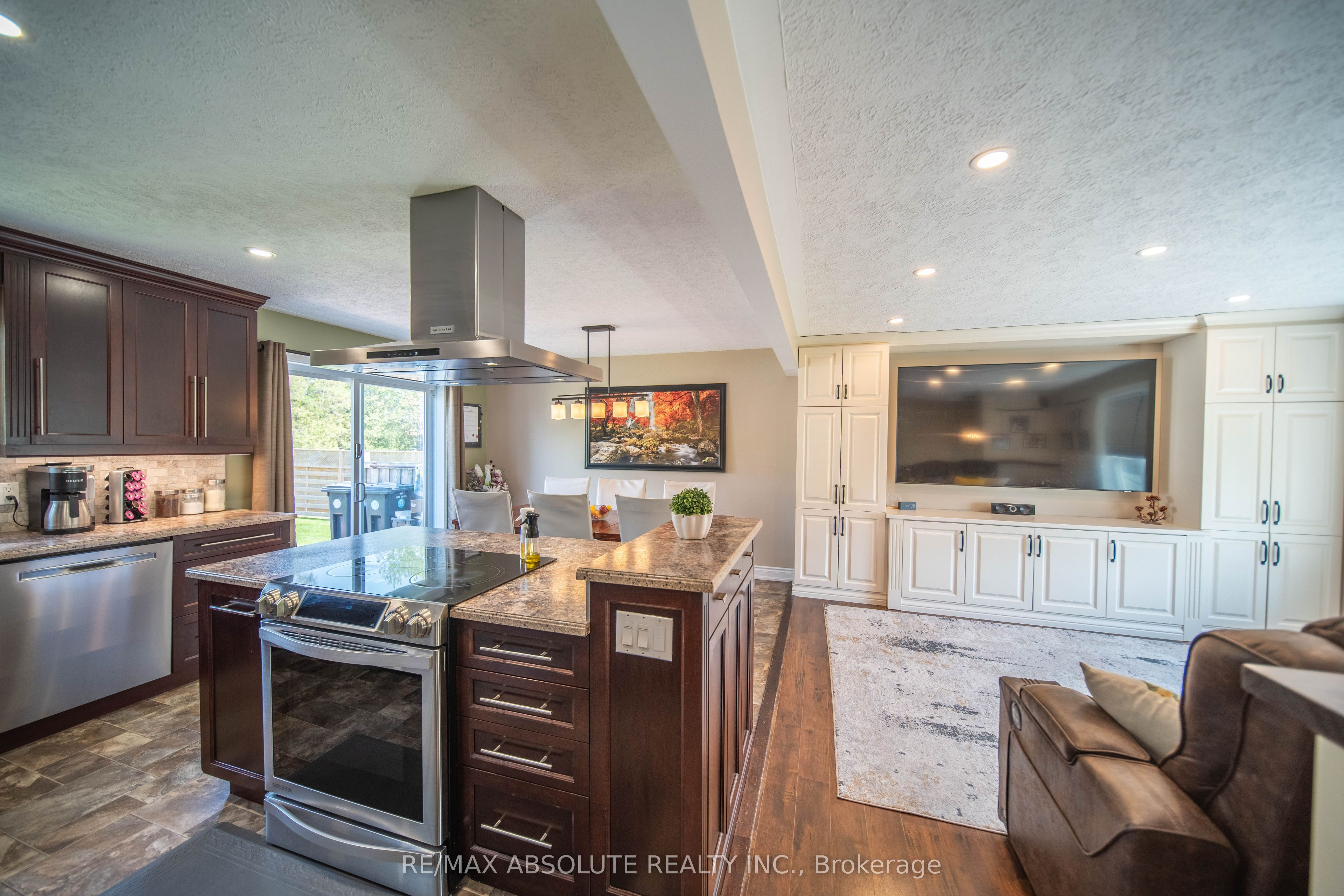 38 Duchesse Crescent Property Photo 13