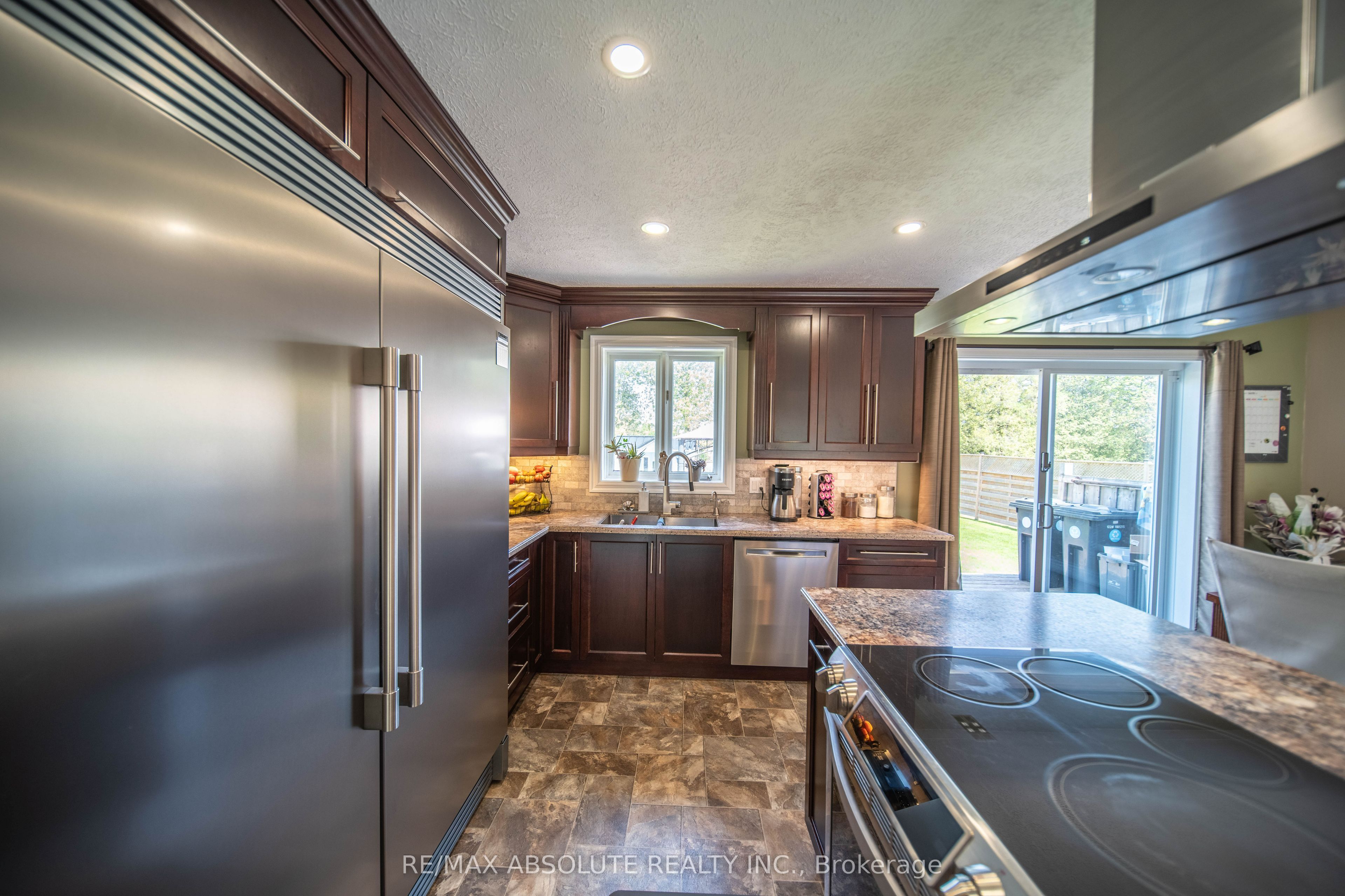 38 Duchesse Crescent Property Photo 15