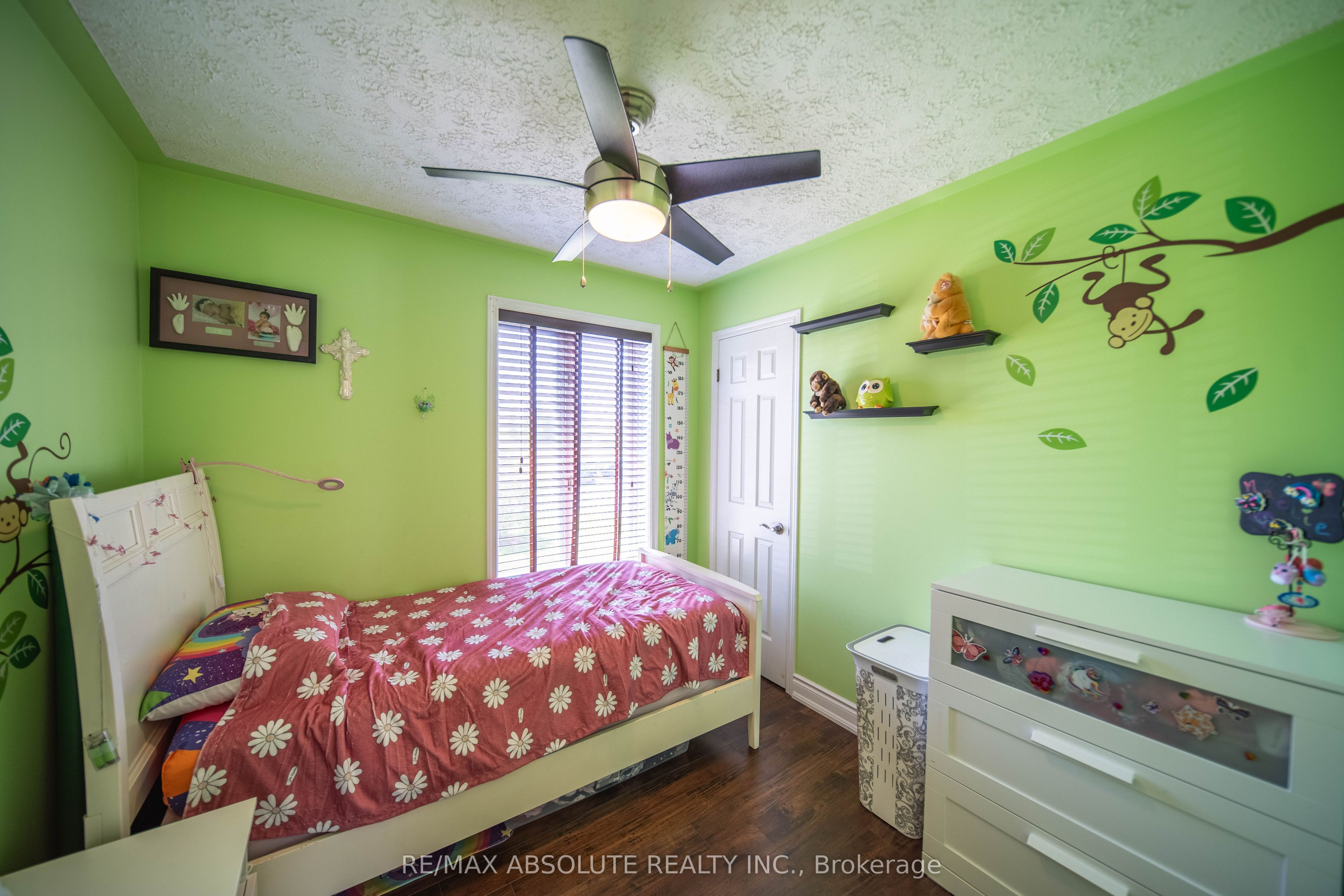 38 Duchesse Crescent Property Photo 18