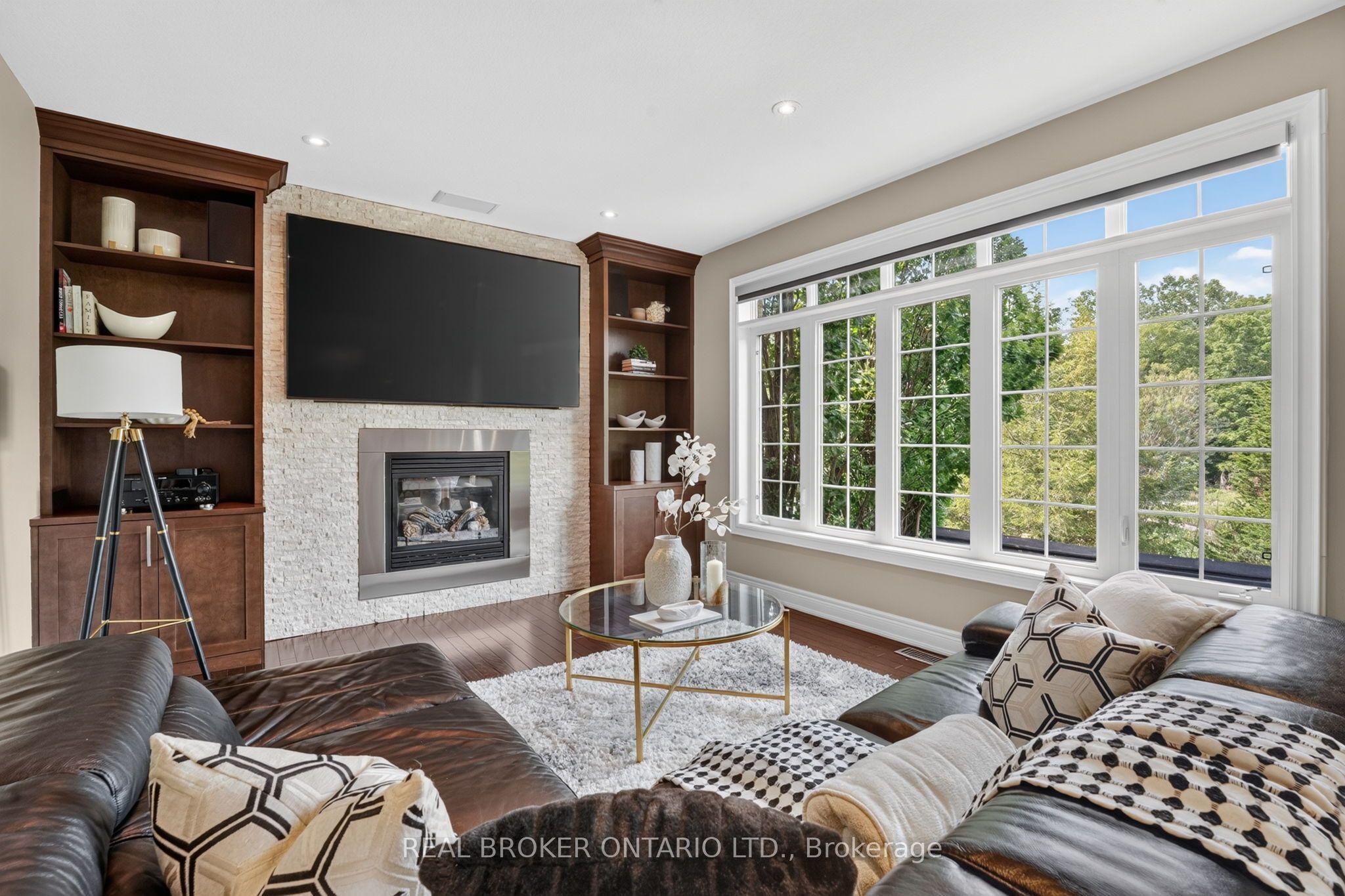 483 Valridge Drive Property Photo 6