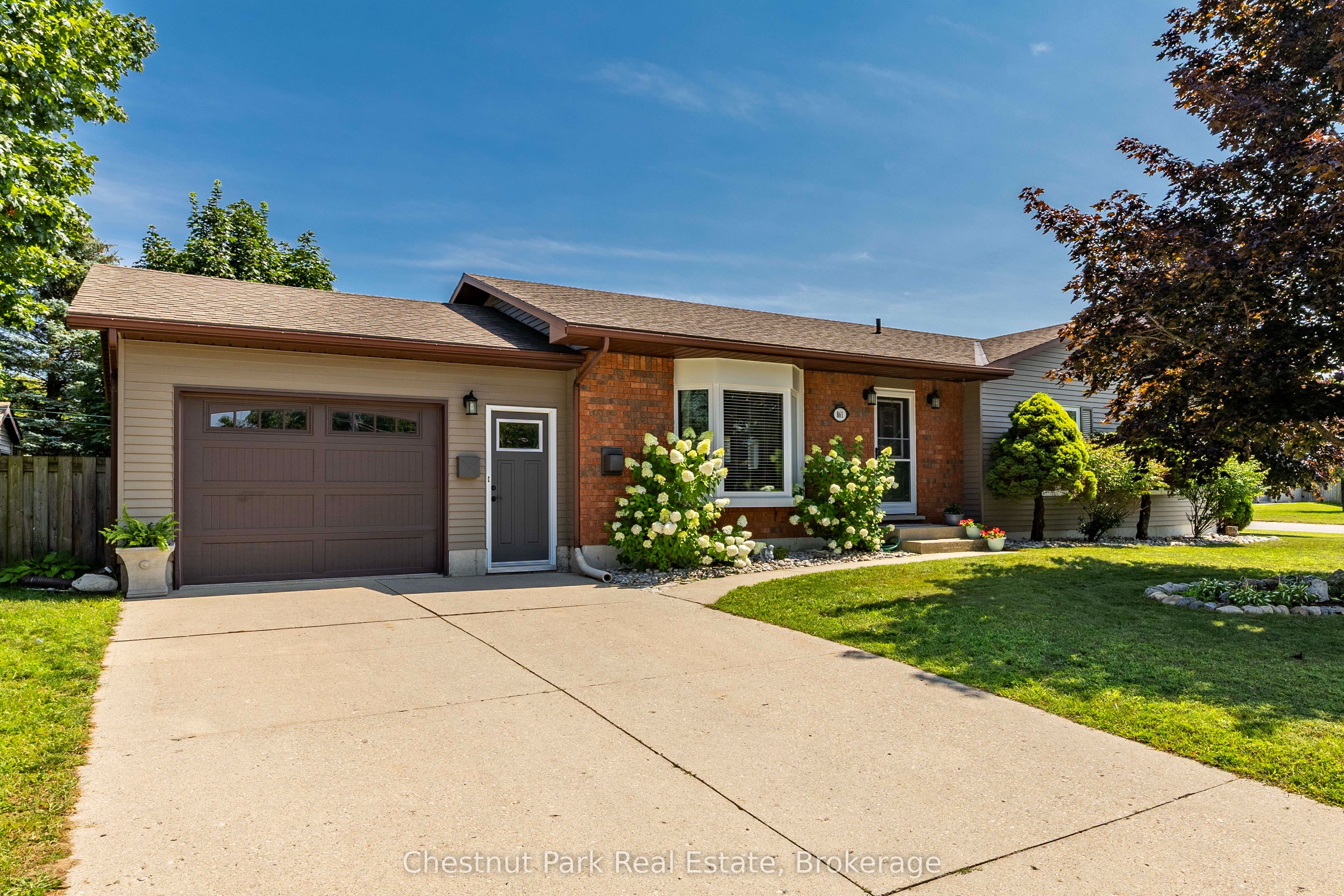 861 Arlington Street Property Photo 1