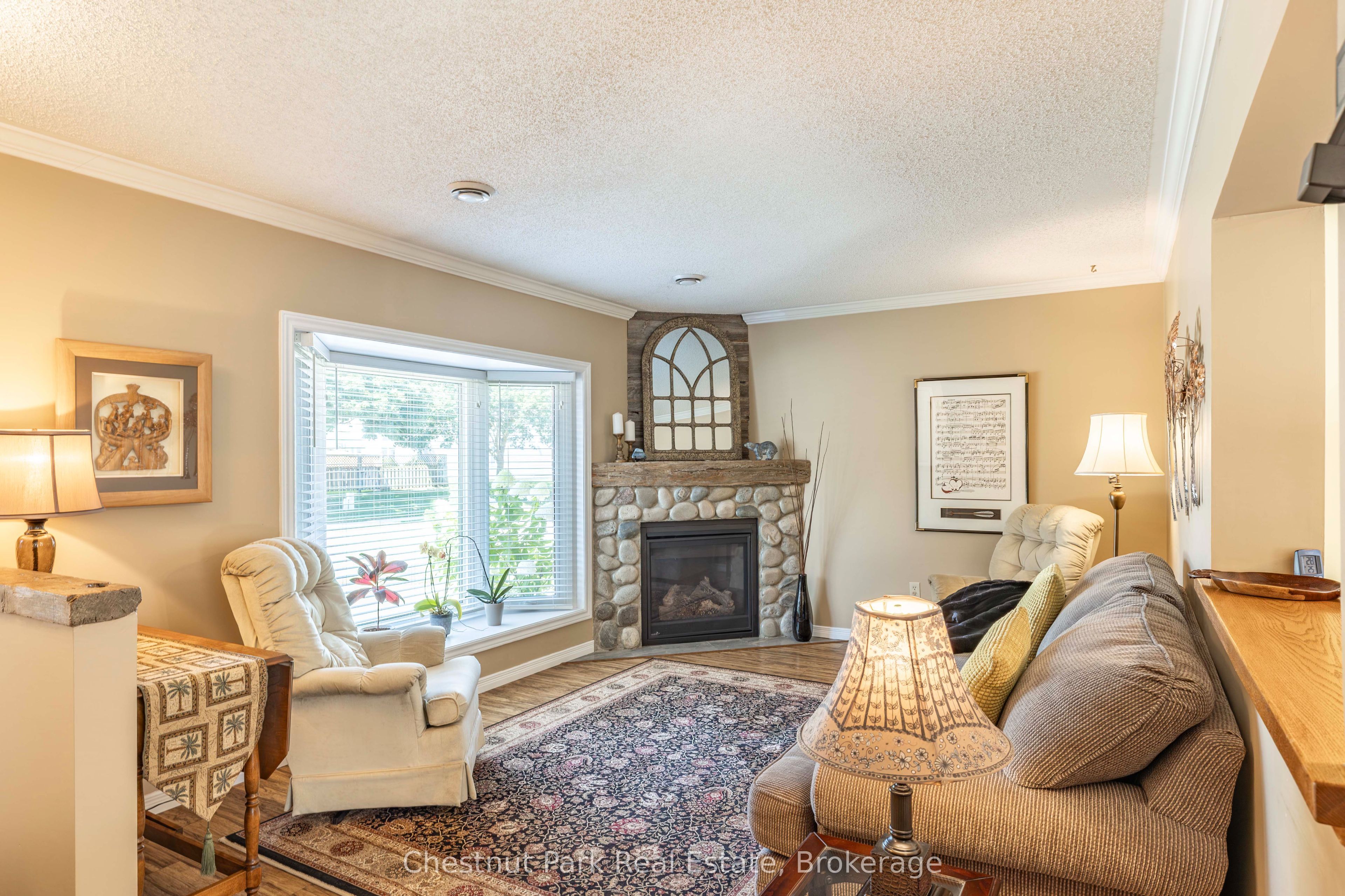 861 Arlington Street Property Photo 4