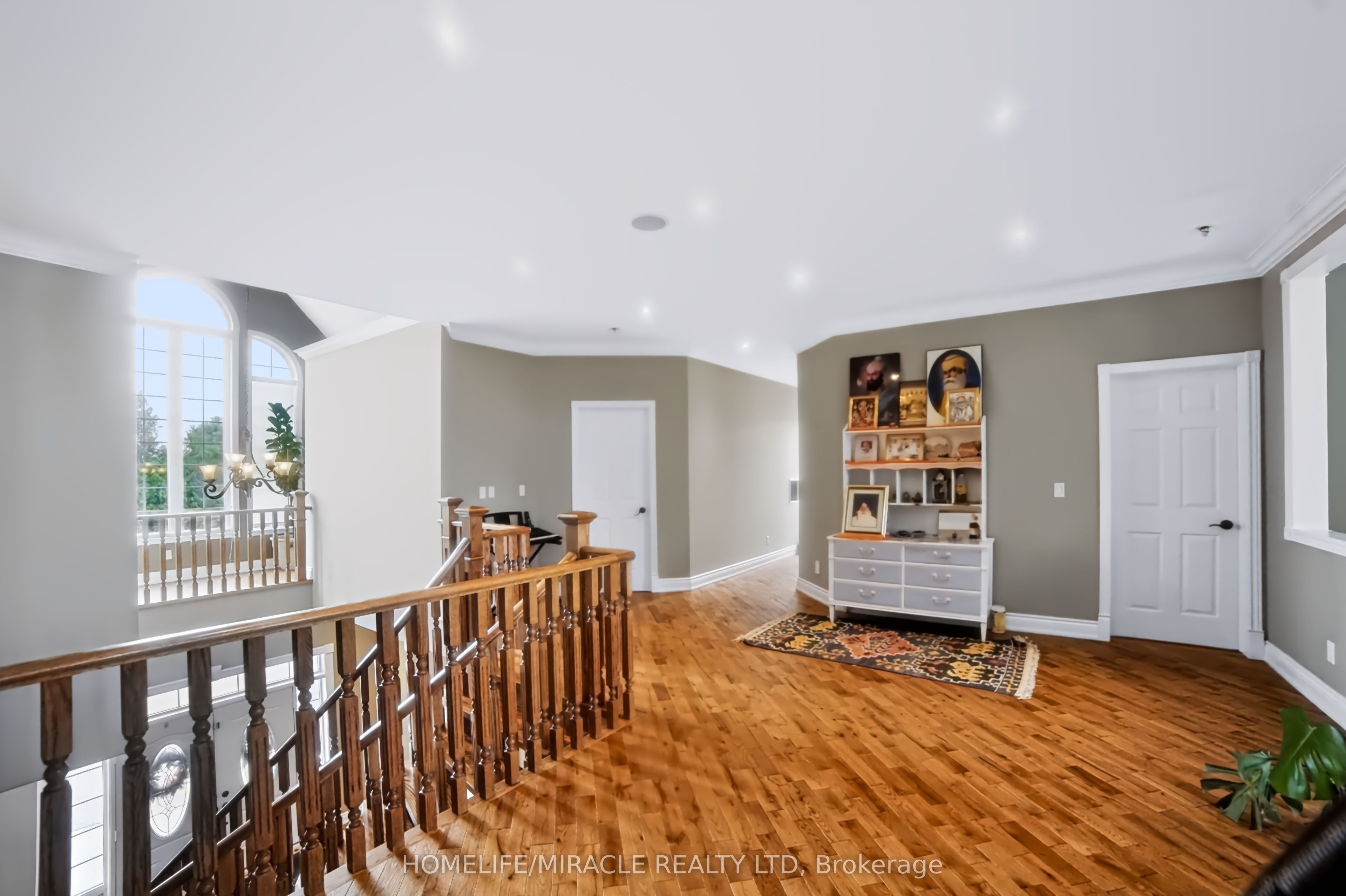 345305 15th Side Road Property Photo 17