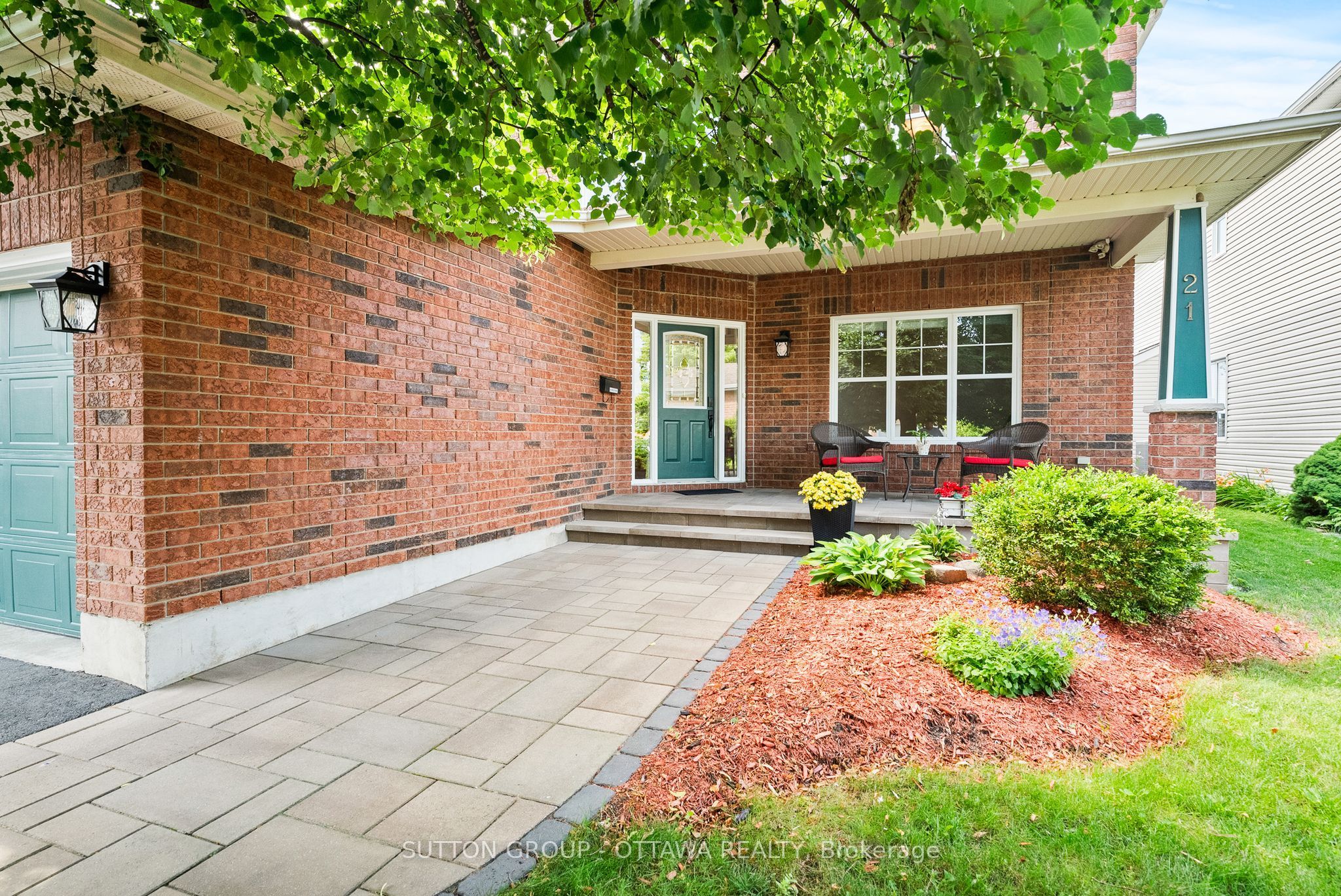 21 Avonmore Crescent Property Photo 2