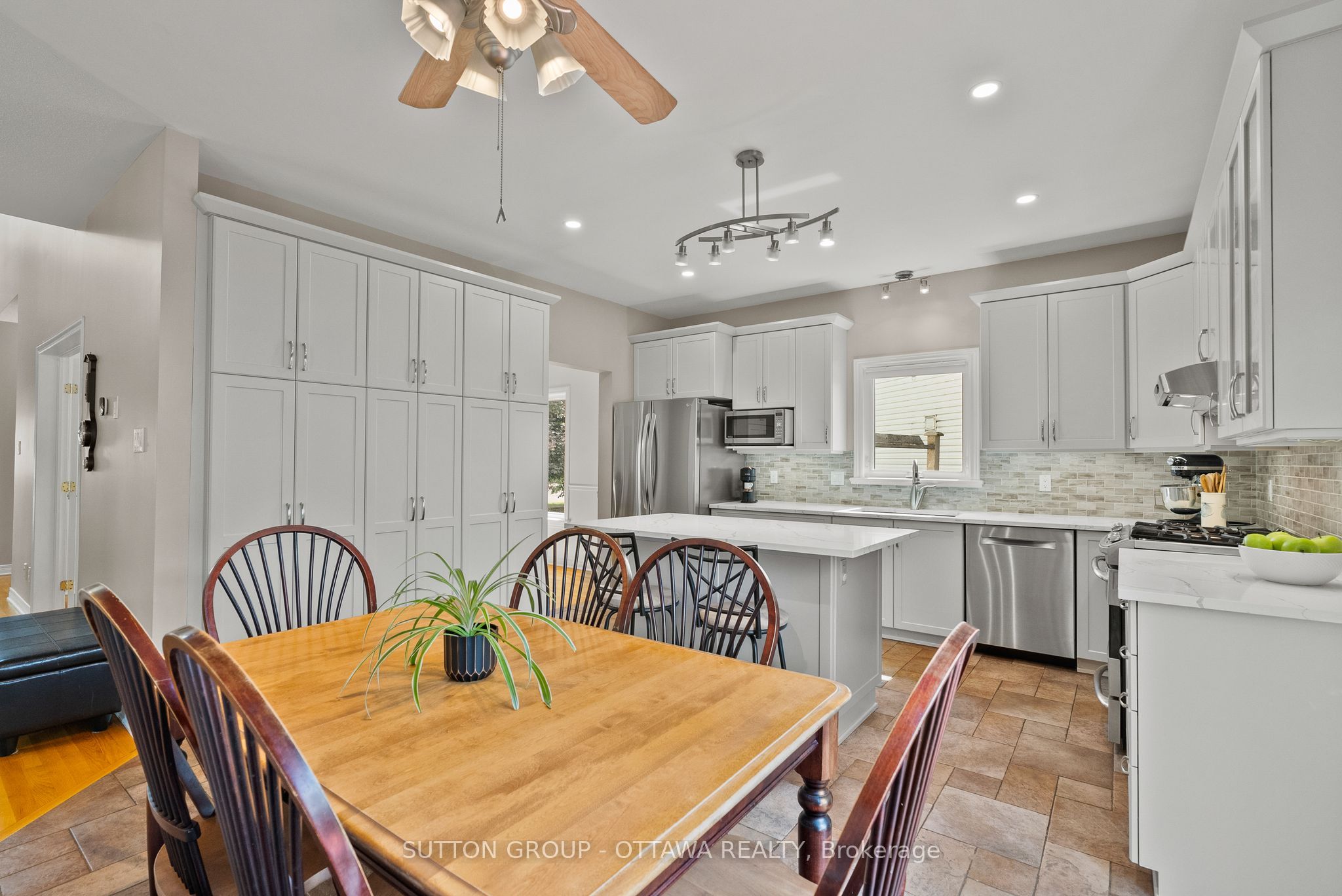 21 Avonmore Crescent Property Photo 10