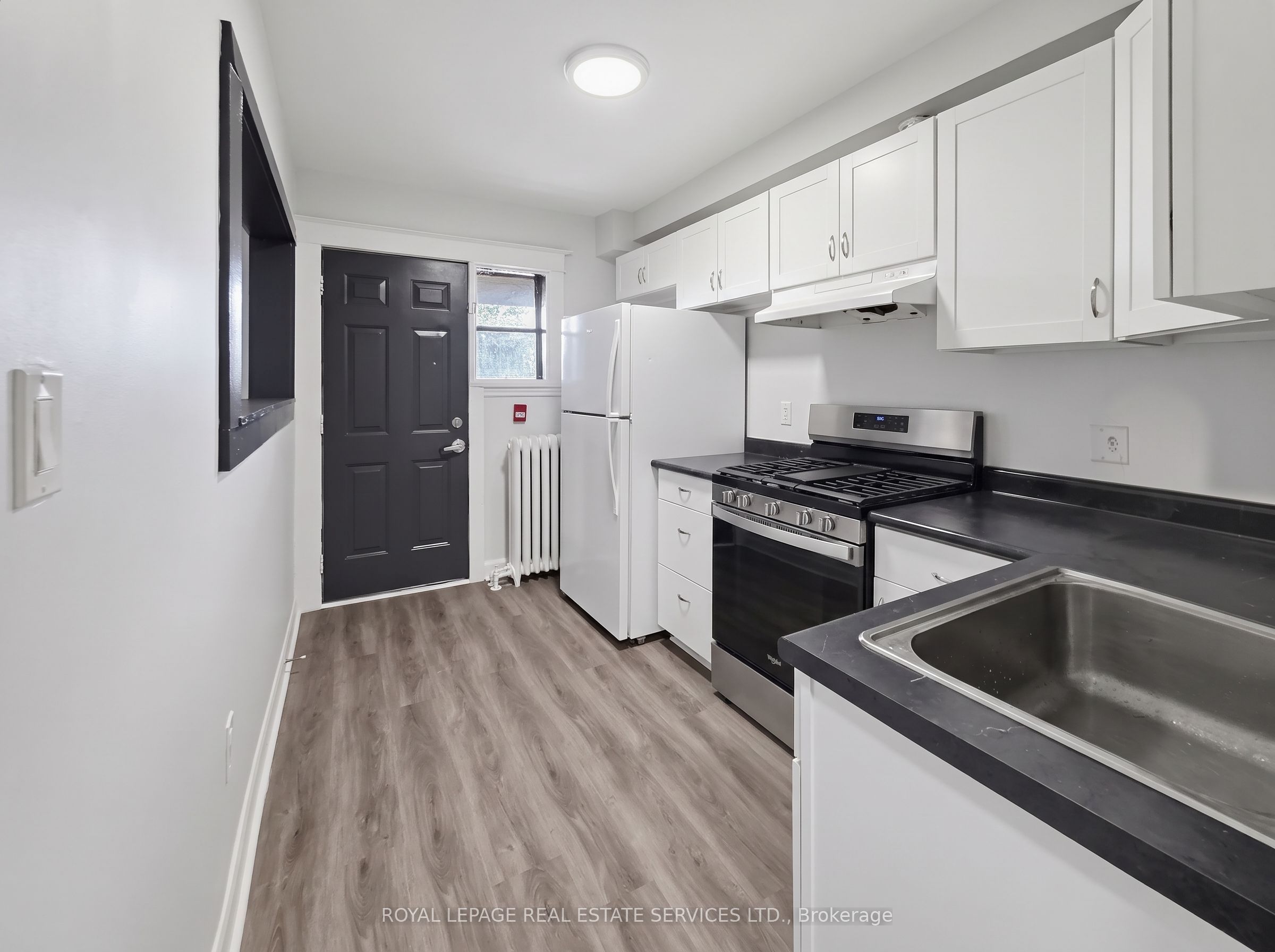 8 Ottawa Street N 6 Property Photo 2