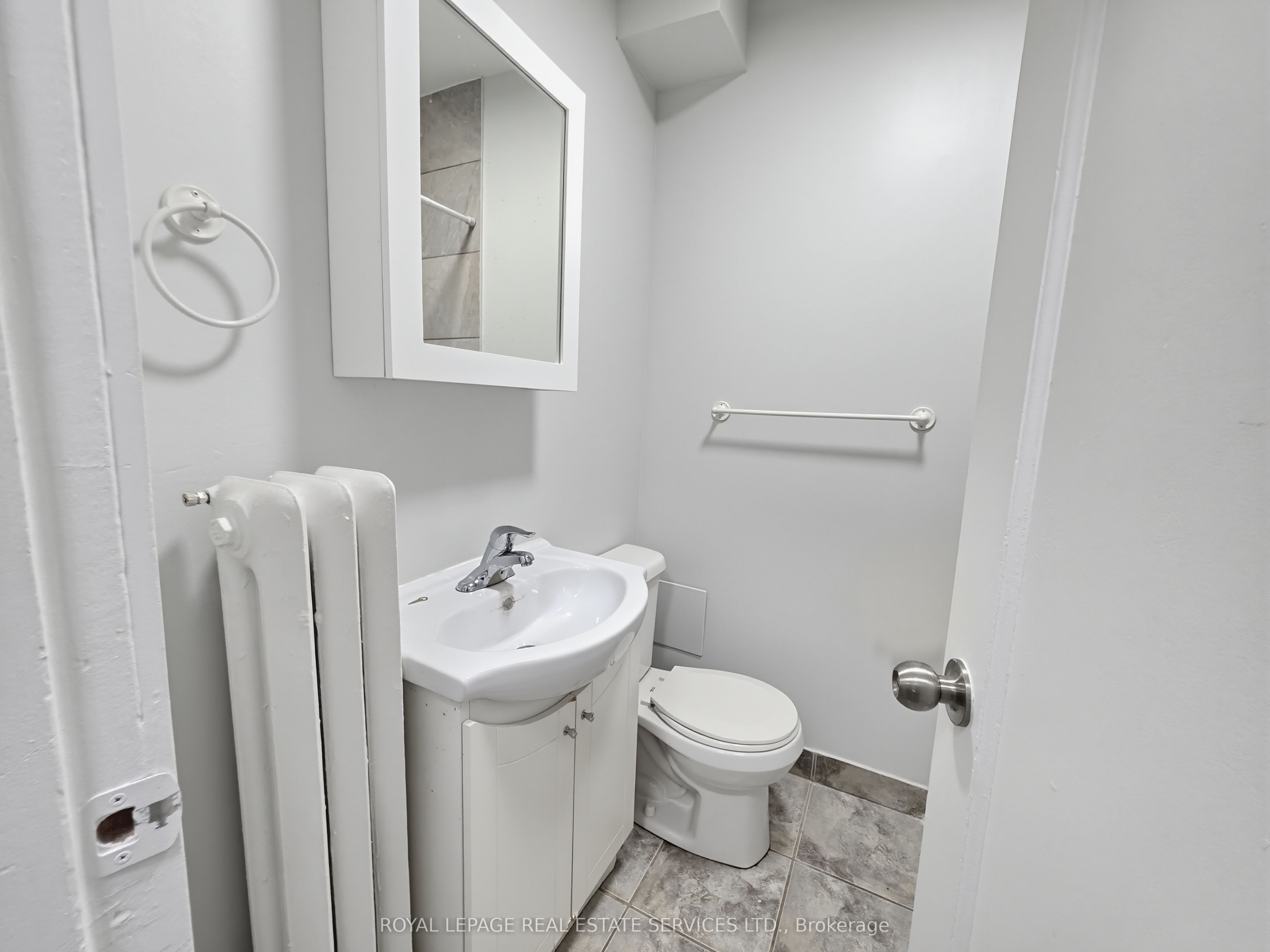 8 Ottawa Street N 6 Property Photo 4