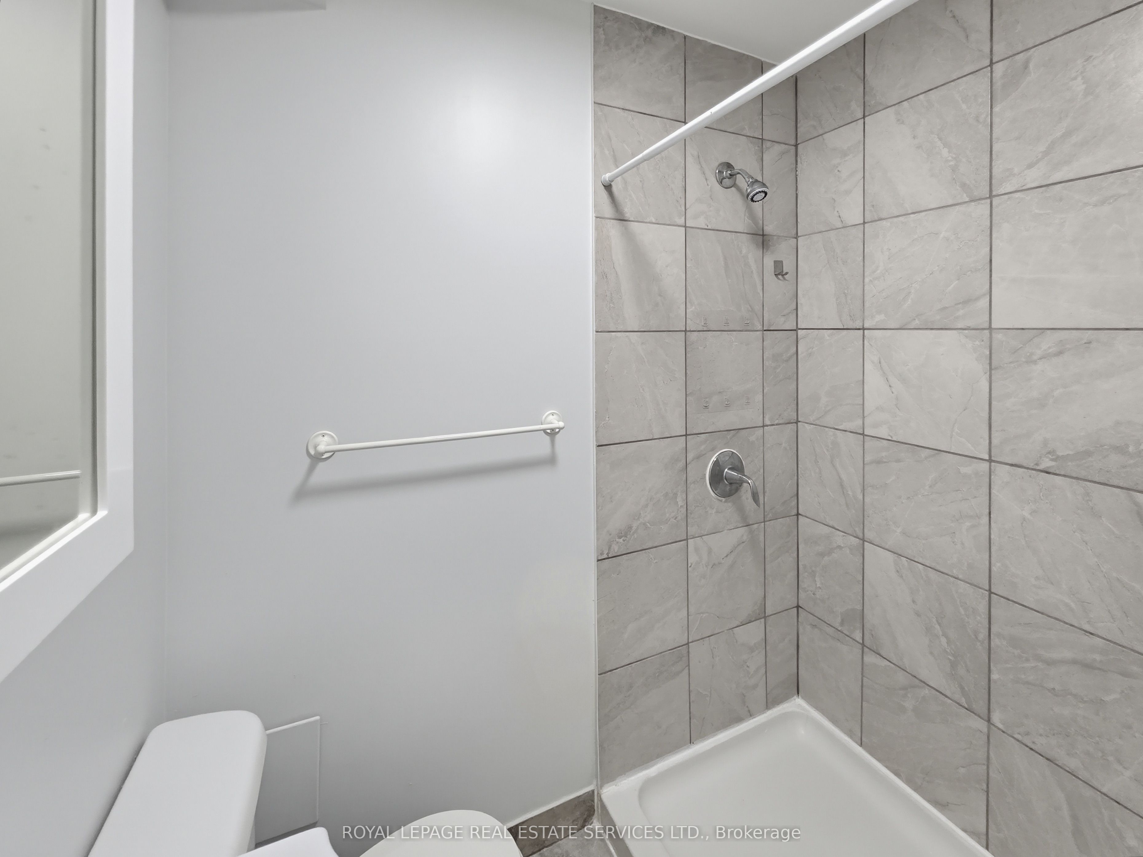 8 Ottawa Street N 6 Property Photo 5