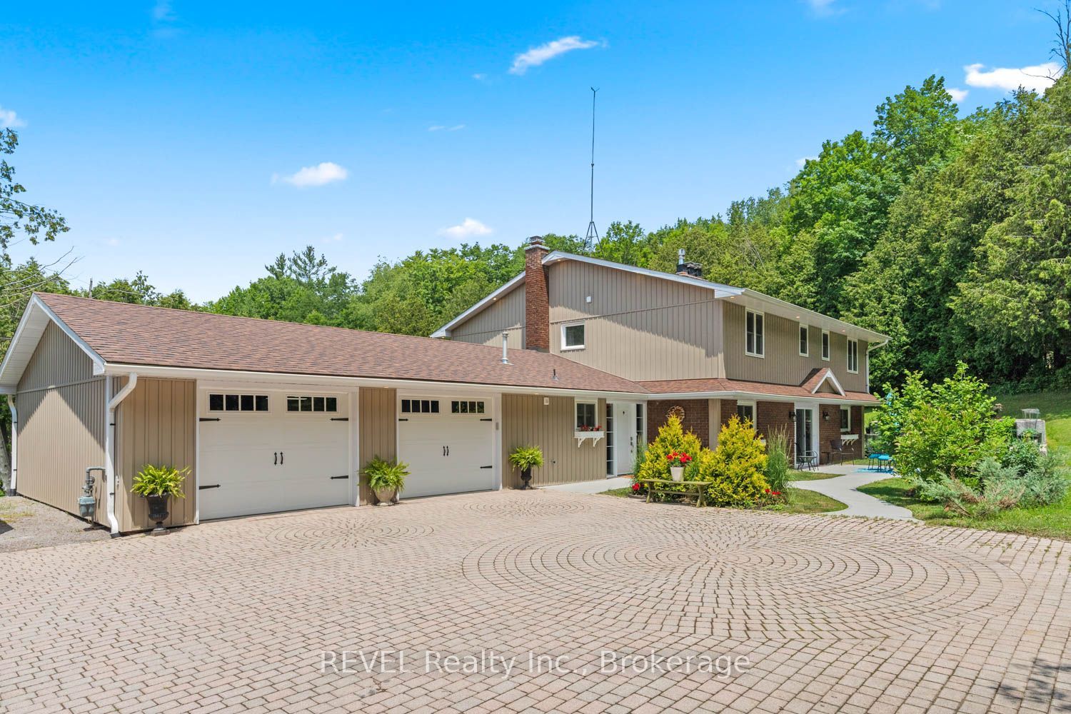 208 Ski Hill Road Property Photo 1