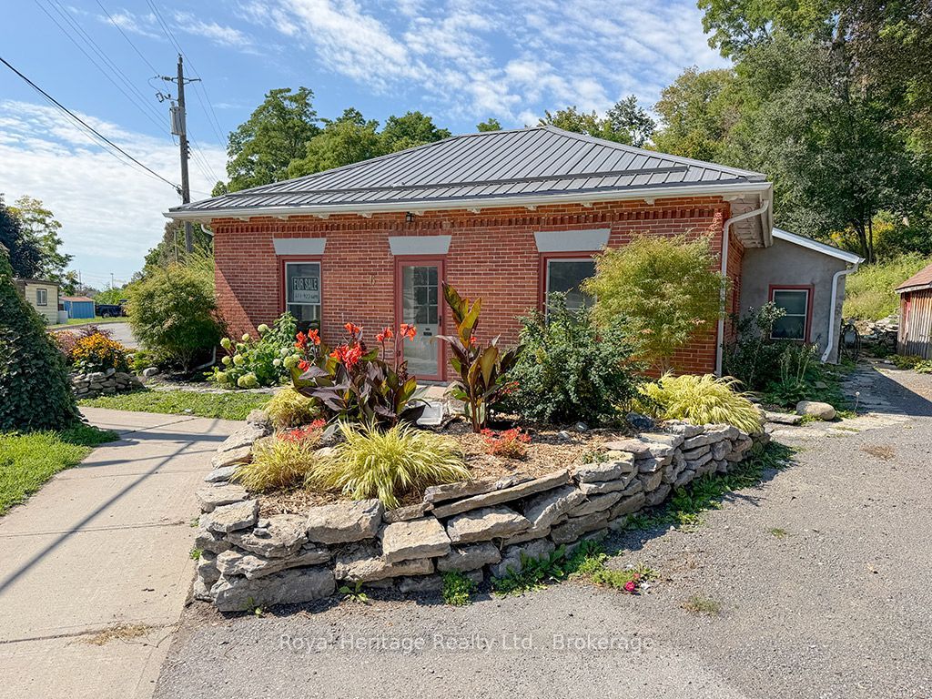 6 Willard Street Property Photo 2
